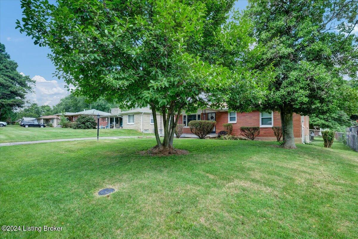 8015 Daffodil Dr