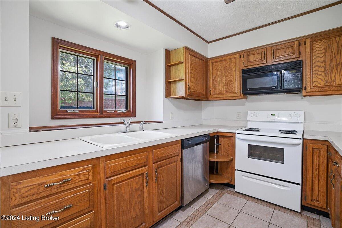 7607 Newton Ct