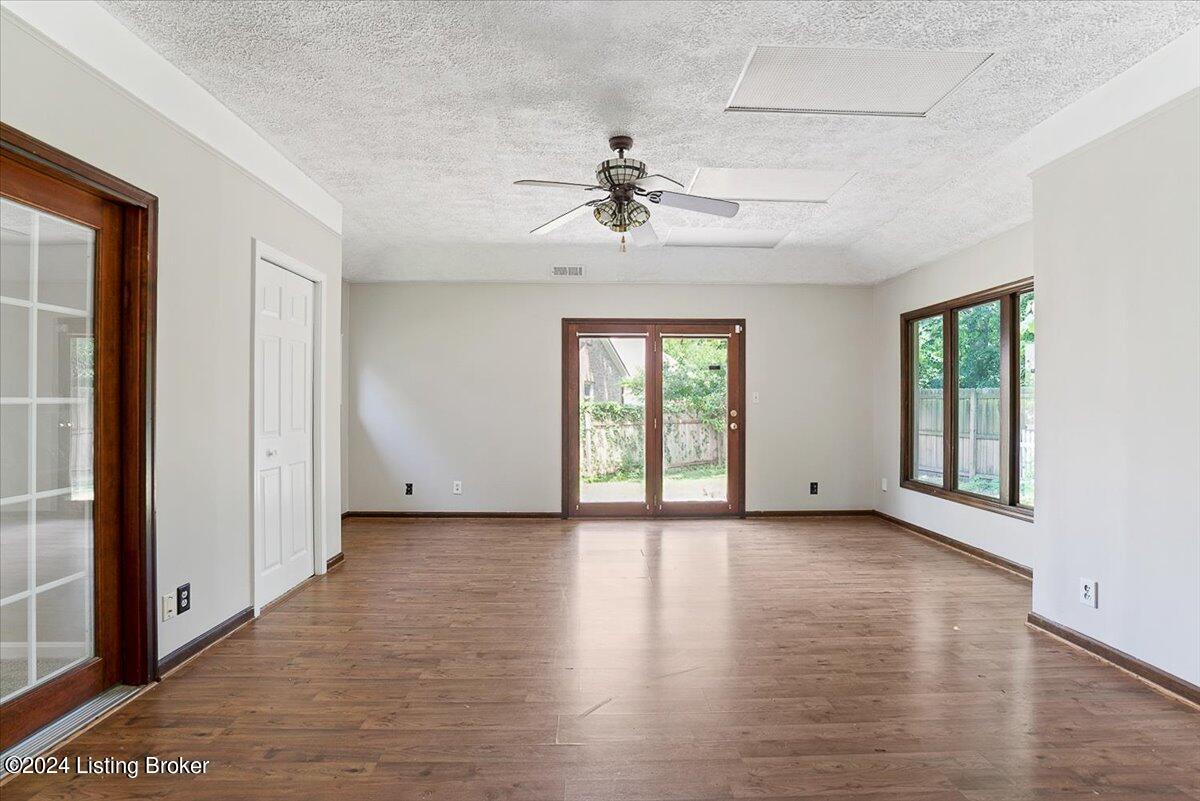 7607 Newton Ct