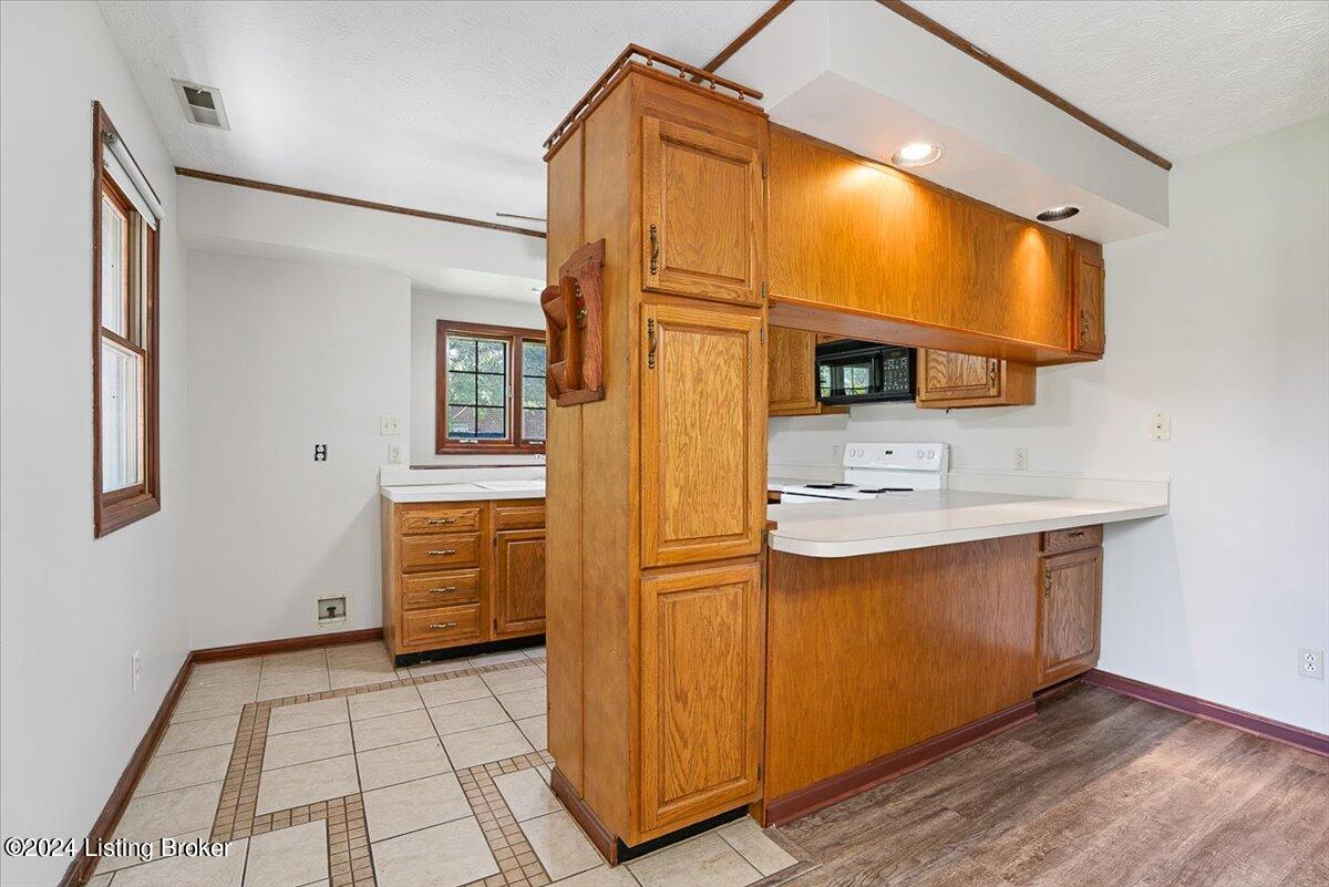 7607 Newton Ct