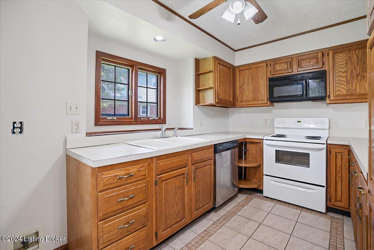 7607 Newton Ct