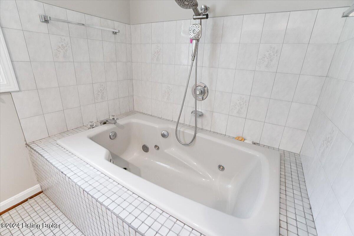 7607 Newton Ct