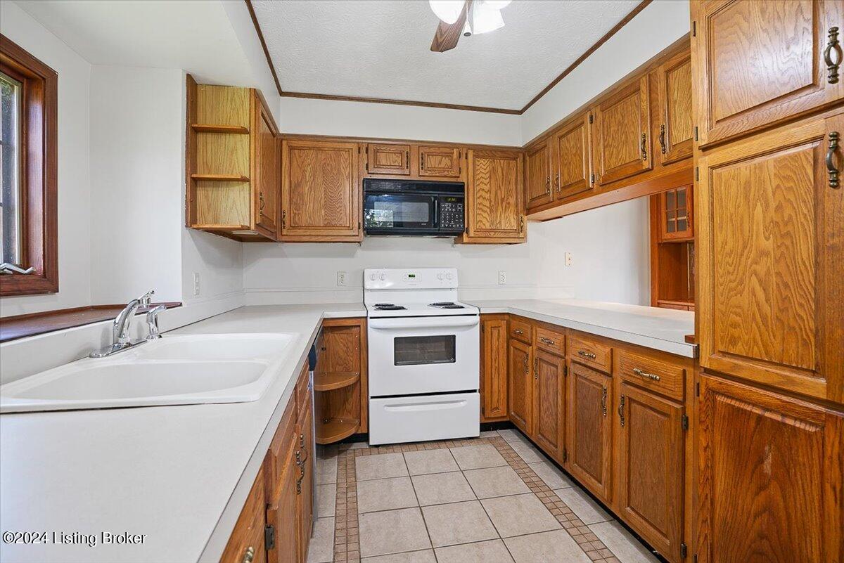 7607 Newton Ct