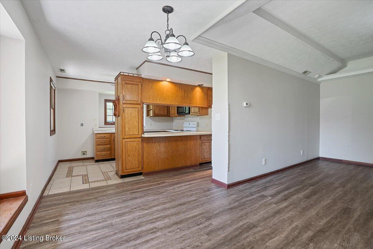 7607 Newton Ct