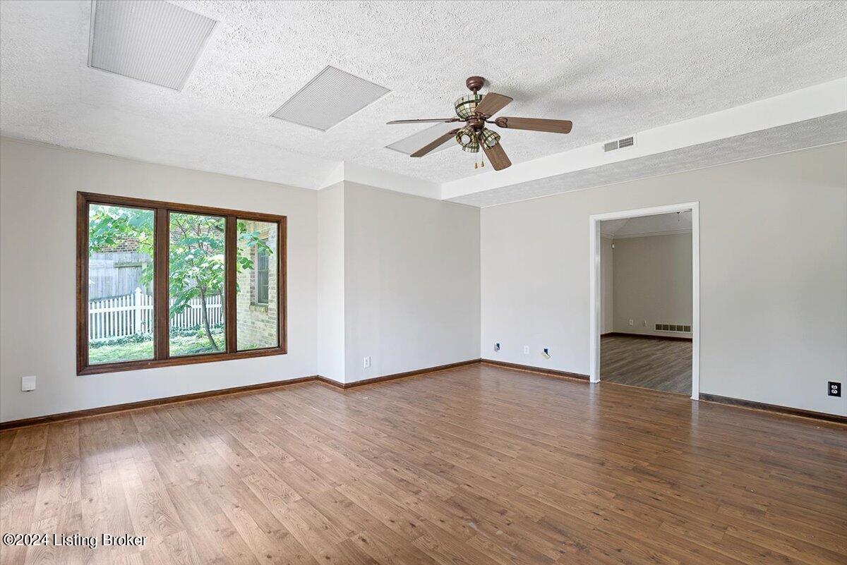 7607 Newton Ct