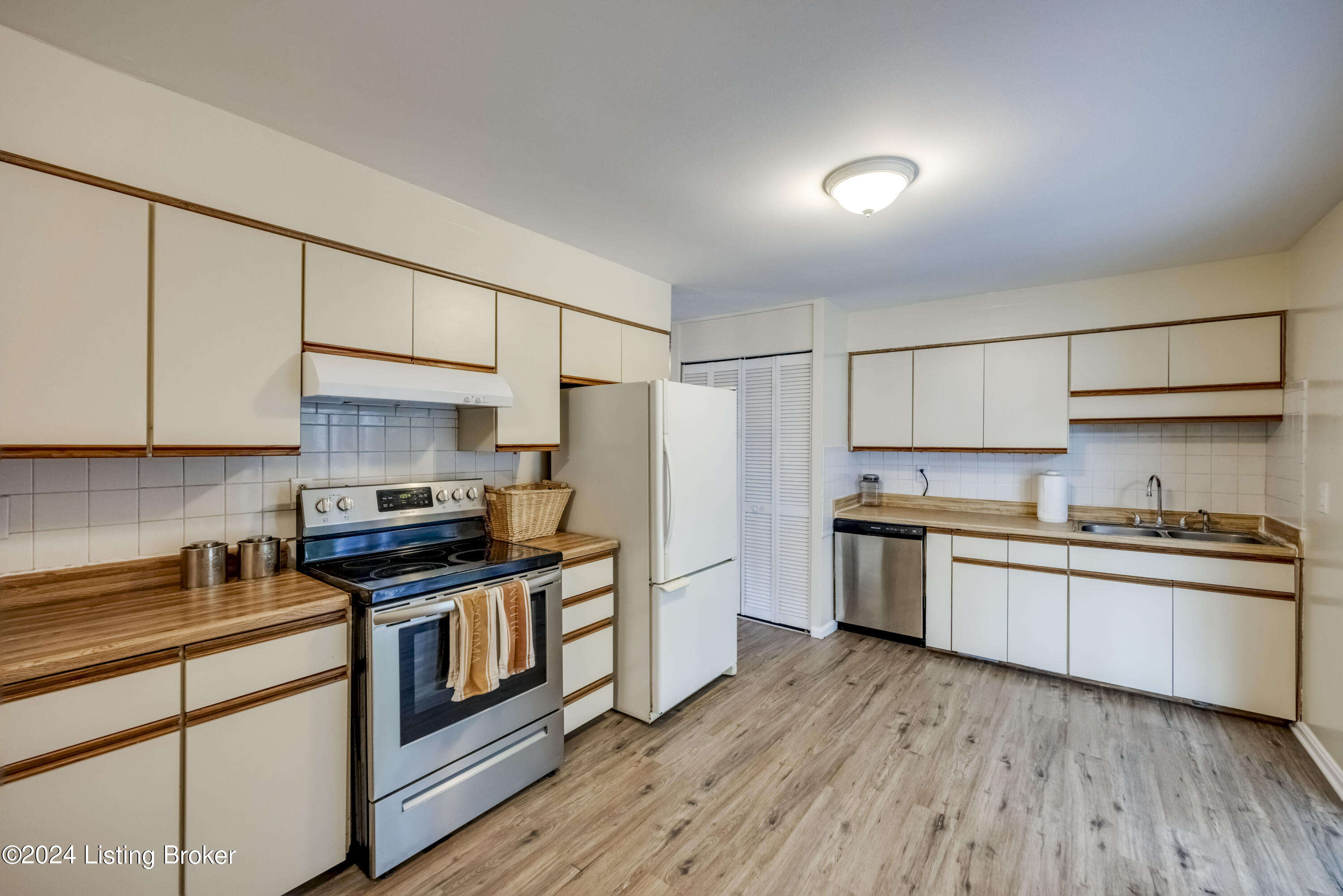 4910 Lea Ann Way