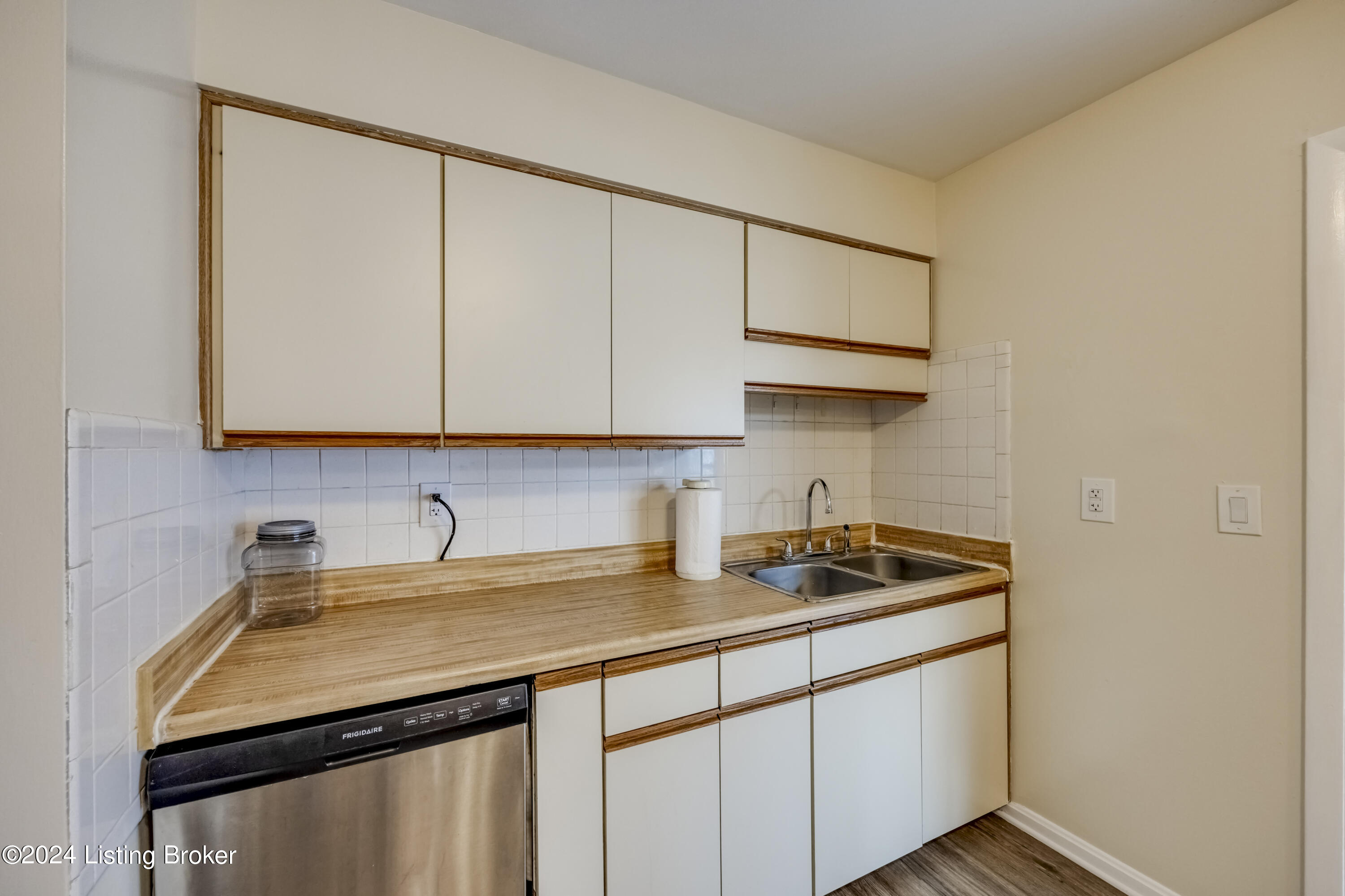 4910 Lea Ann Way