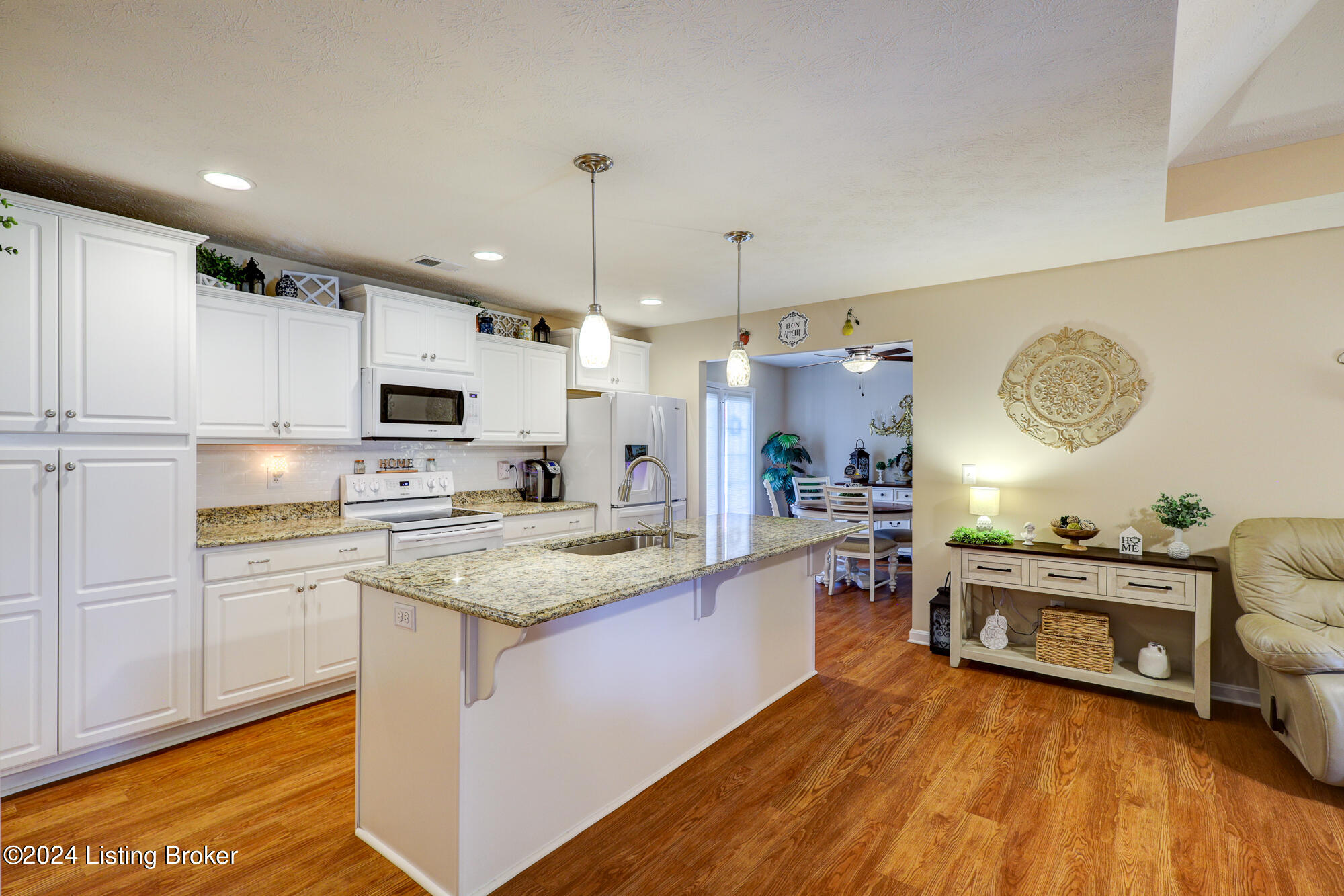503 Villa Ln