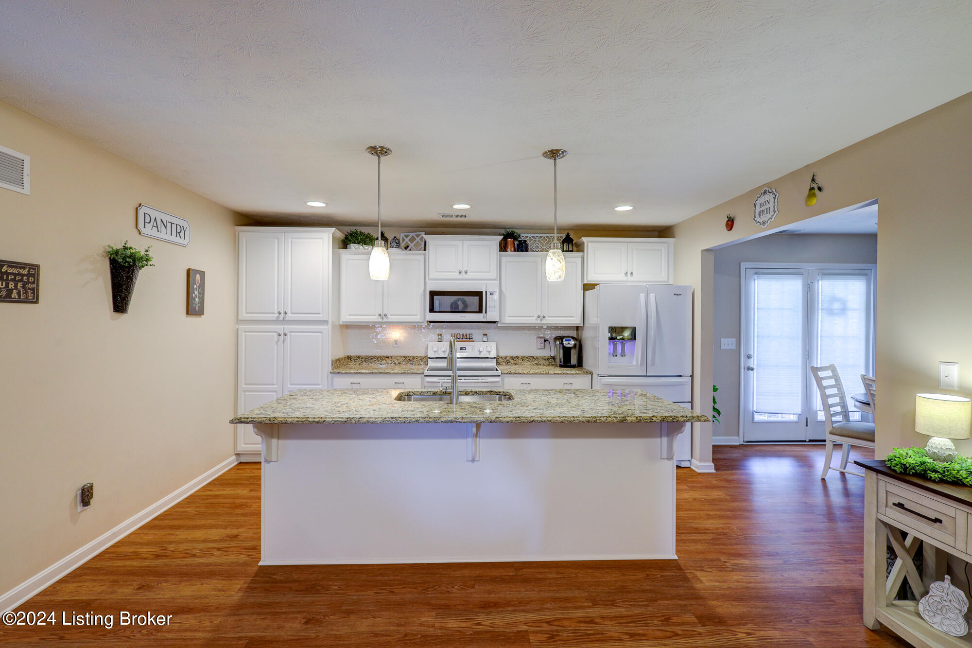 503 Villa Ln