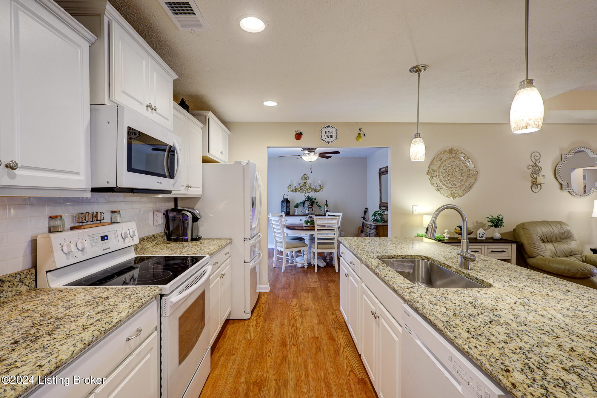503 Villa Ln
