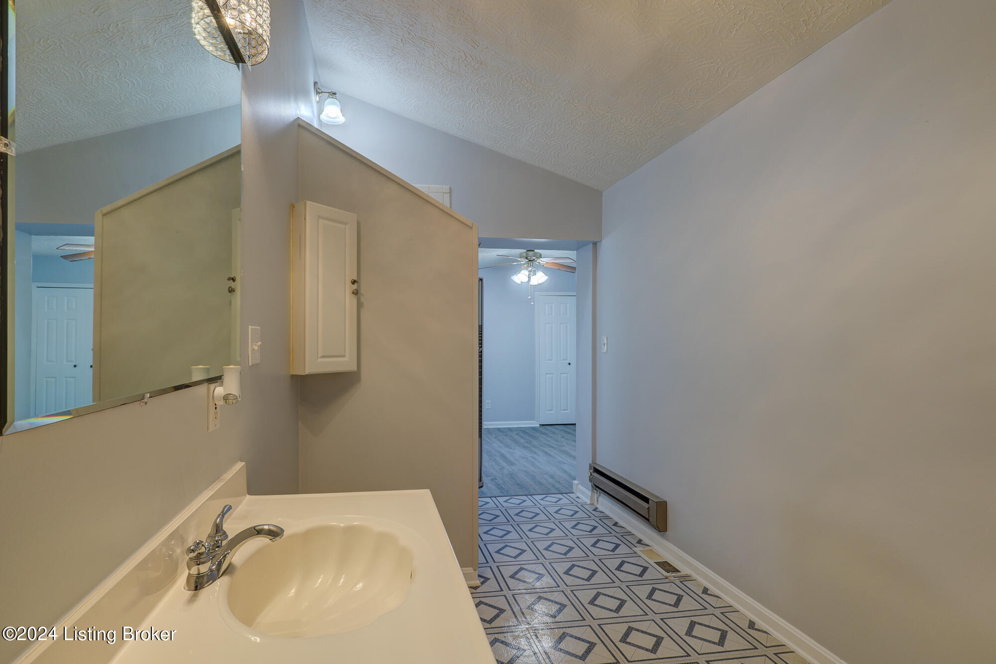 6114 Kirkwood Ct