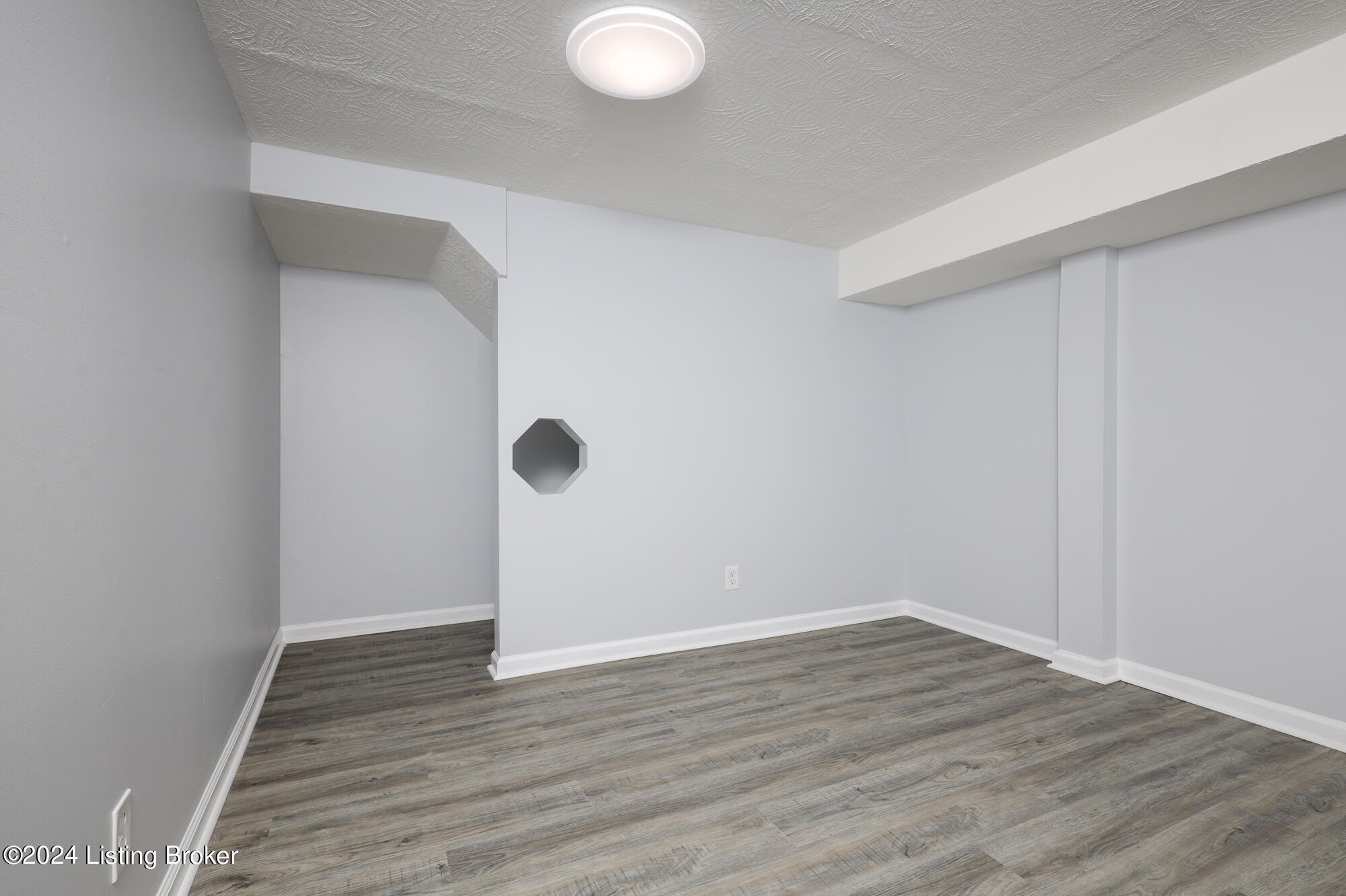 6114 Kirkwood Ct