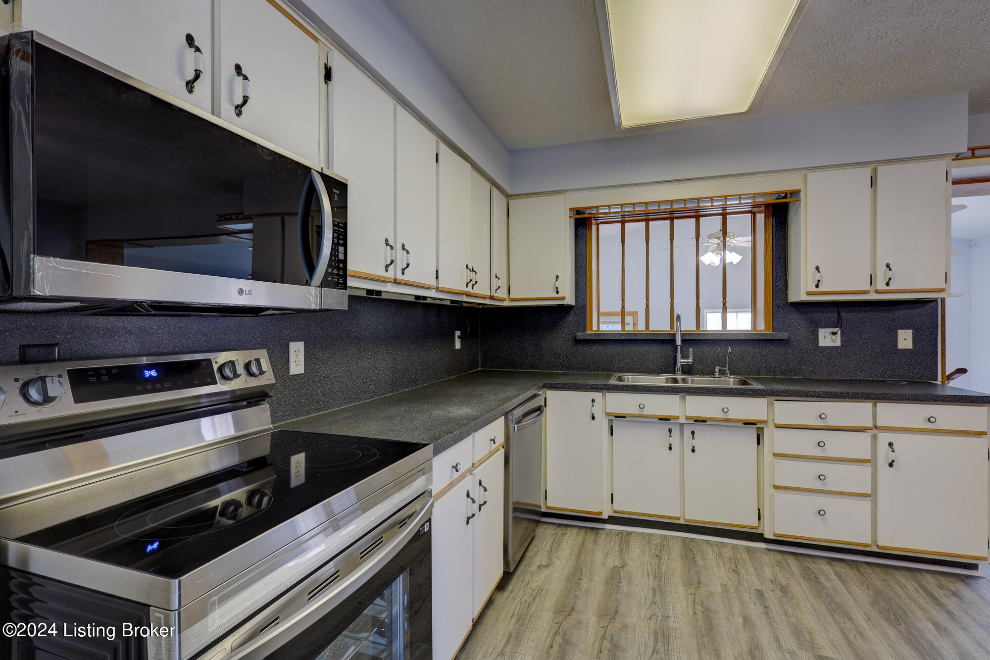6114 Kirkwood Ct