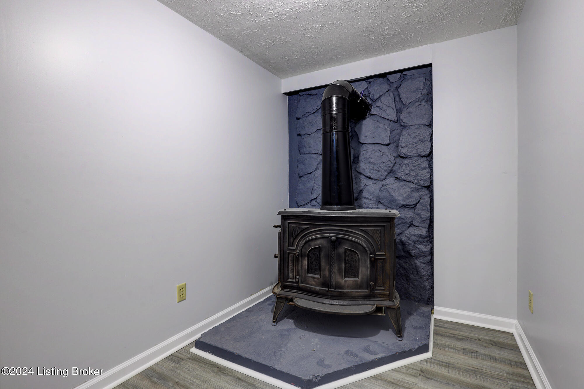 6114 Kirkwood Ct