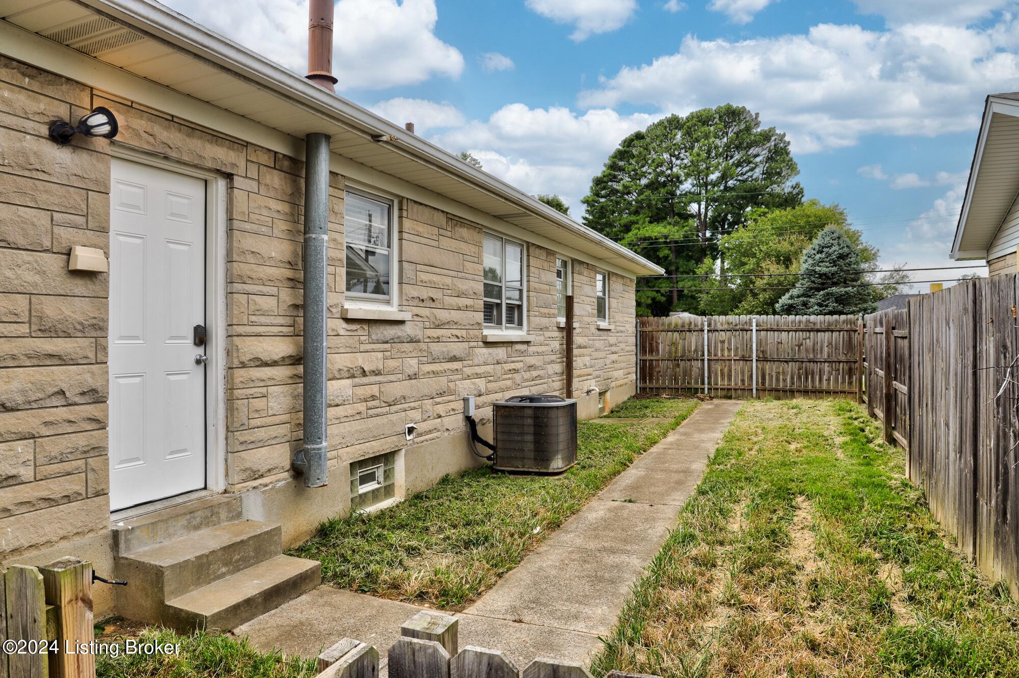 5903 Jessamine Ln