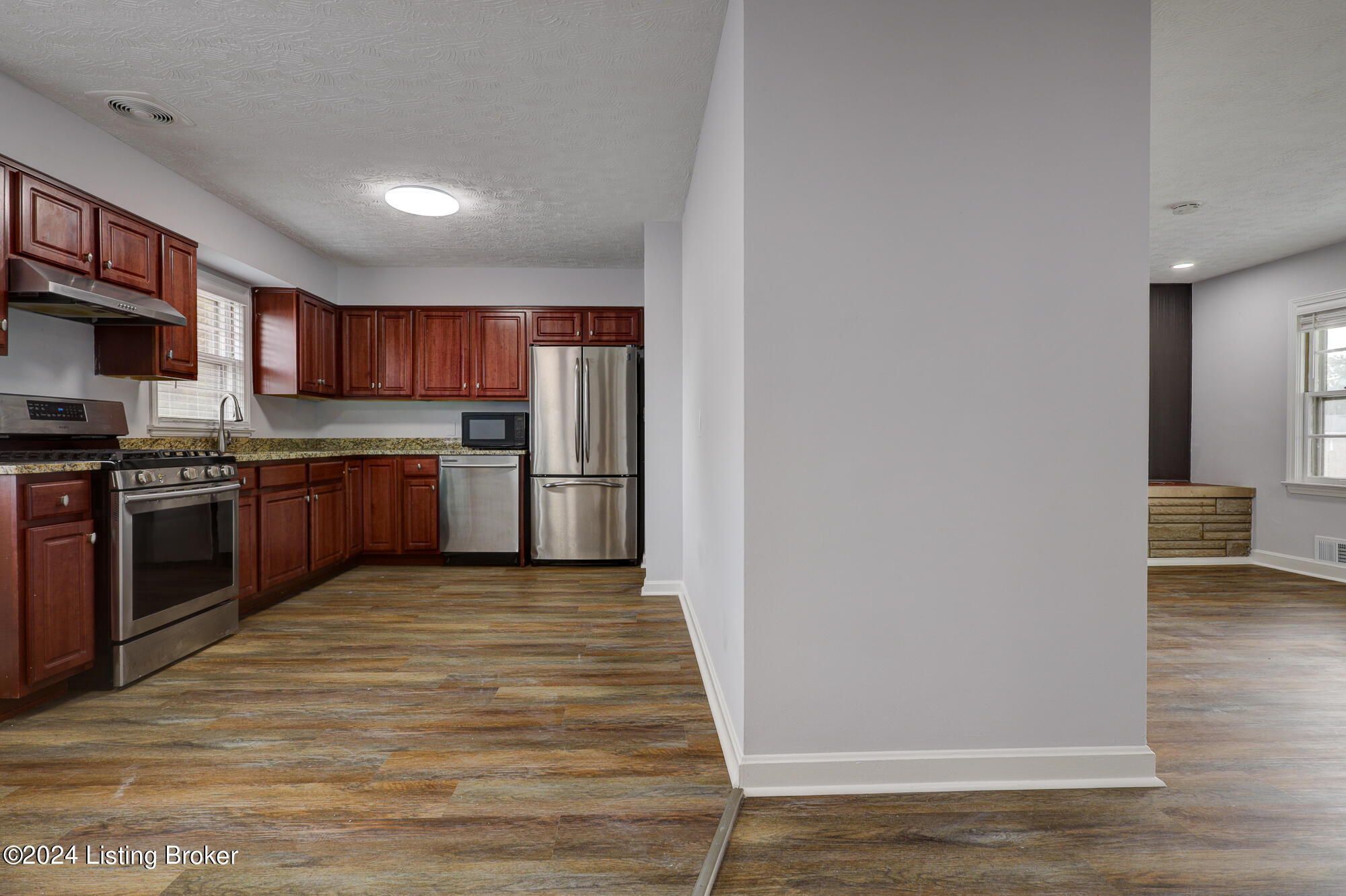 5903 Jessamine Ln