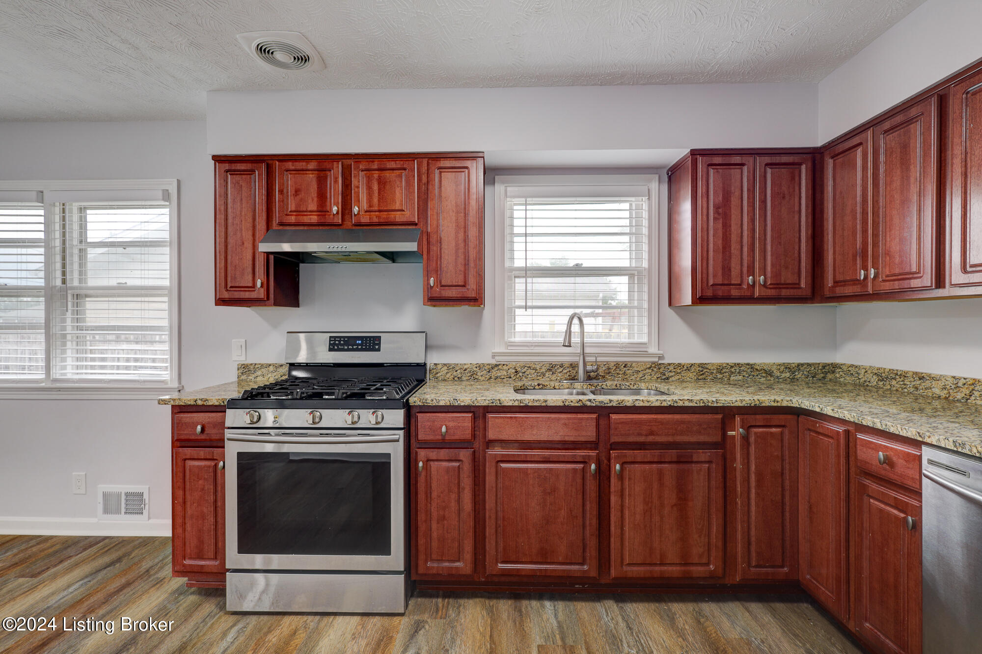 5903 Jessamine Ln