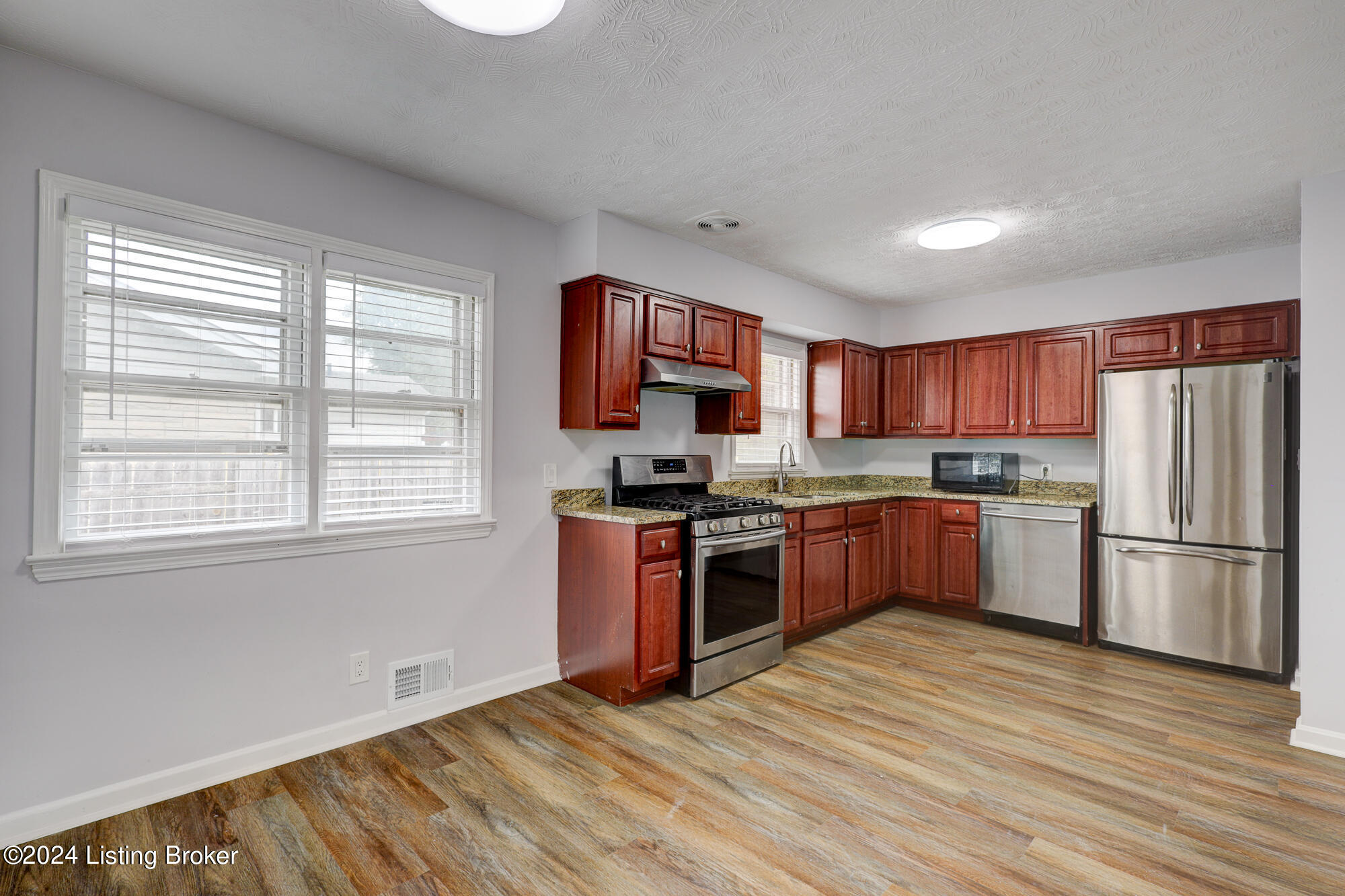 5903 Jessamine Ln