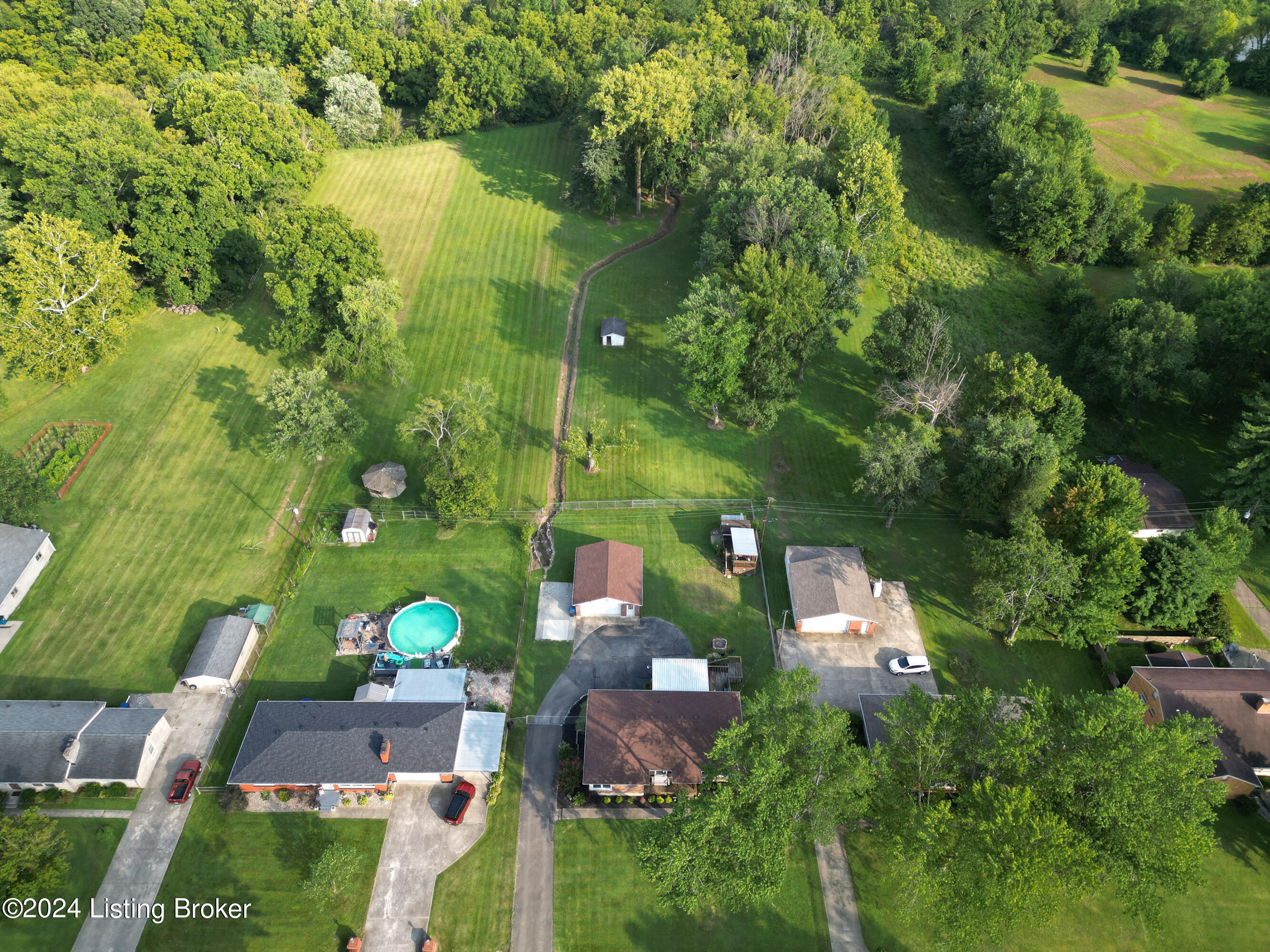 9909 Silverwood Ln