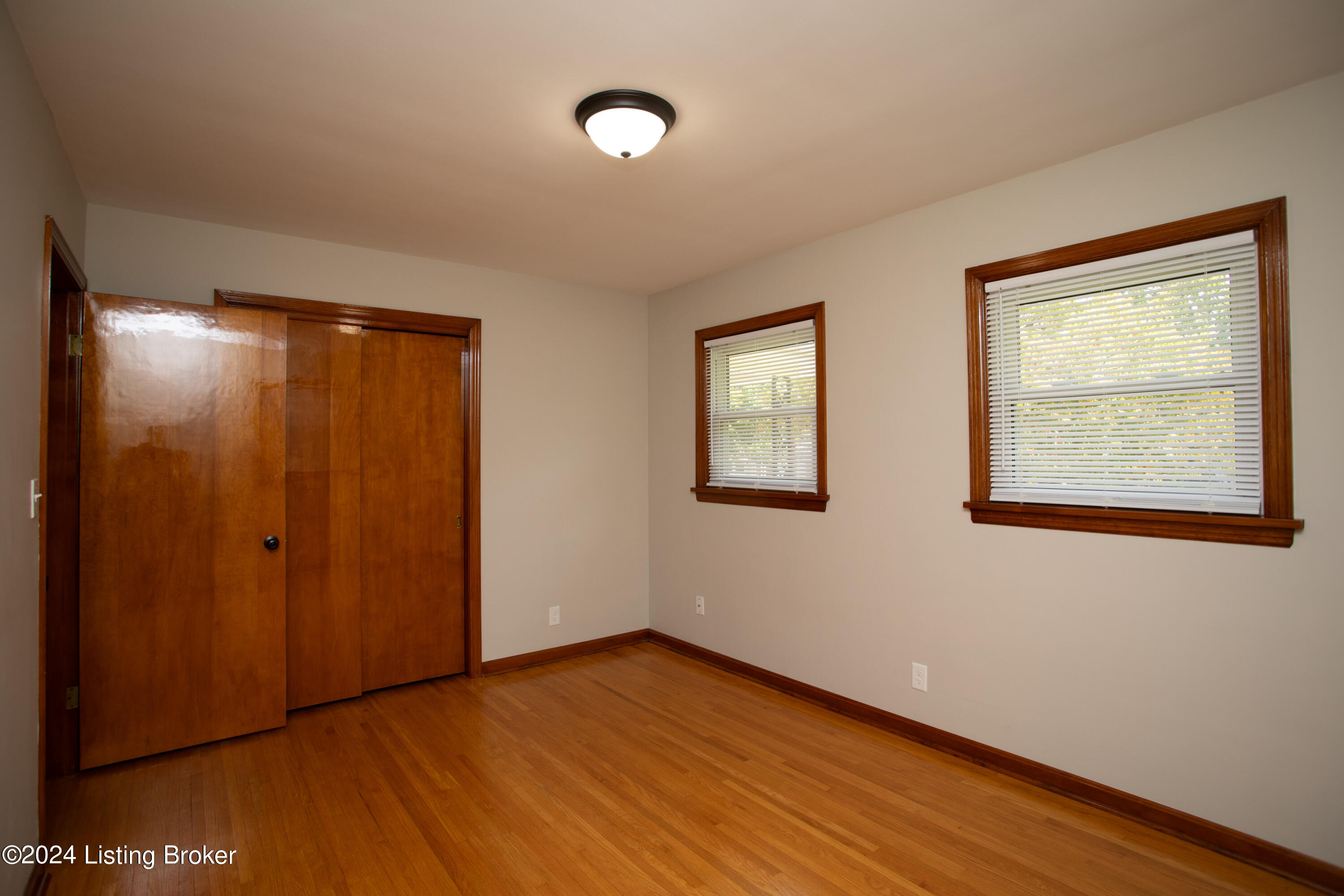 635 Alger Ave
