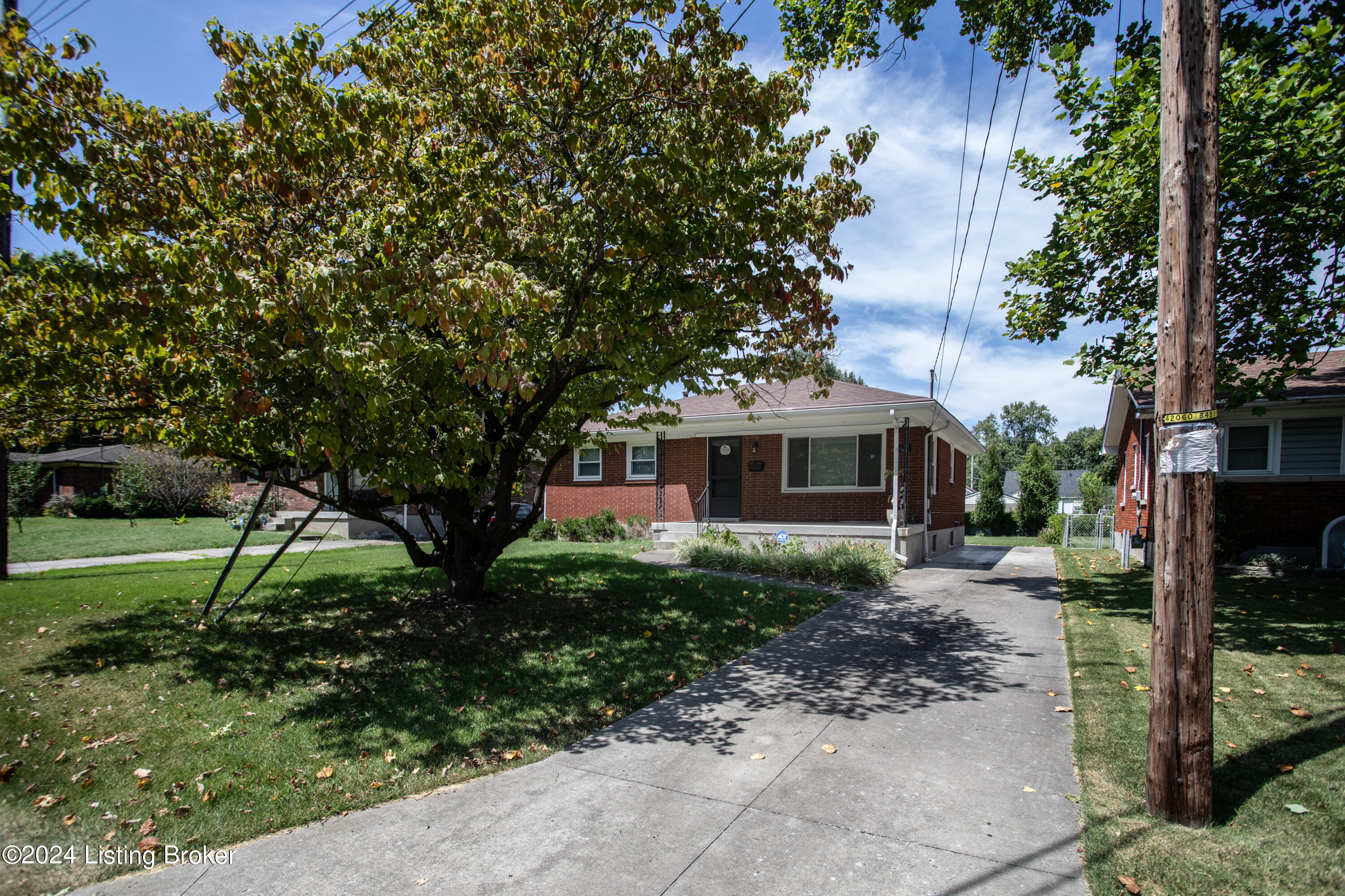 635 Alger Ave