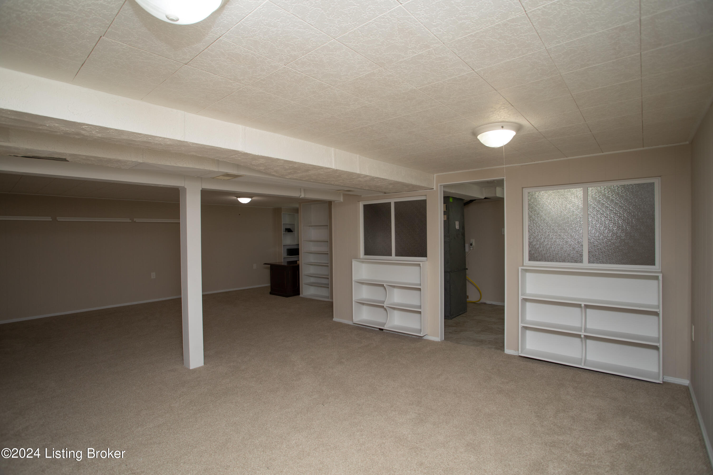 635 Alger Ave