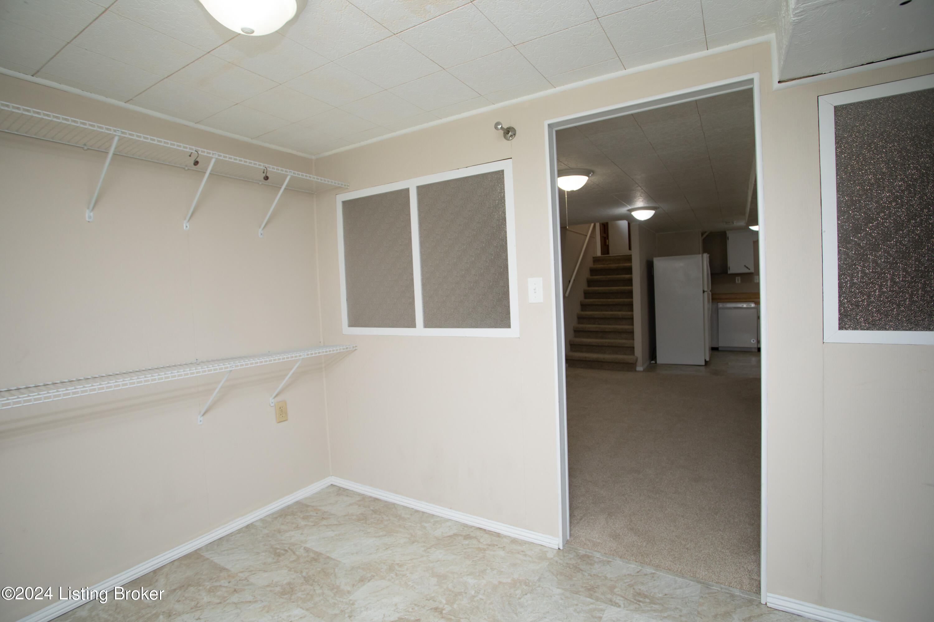 635 Alger Ave