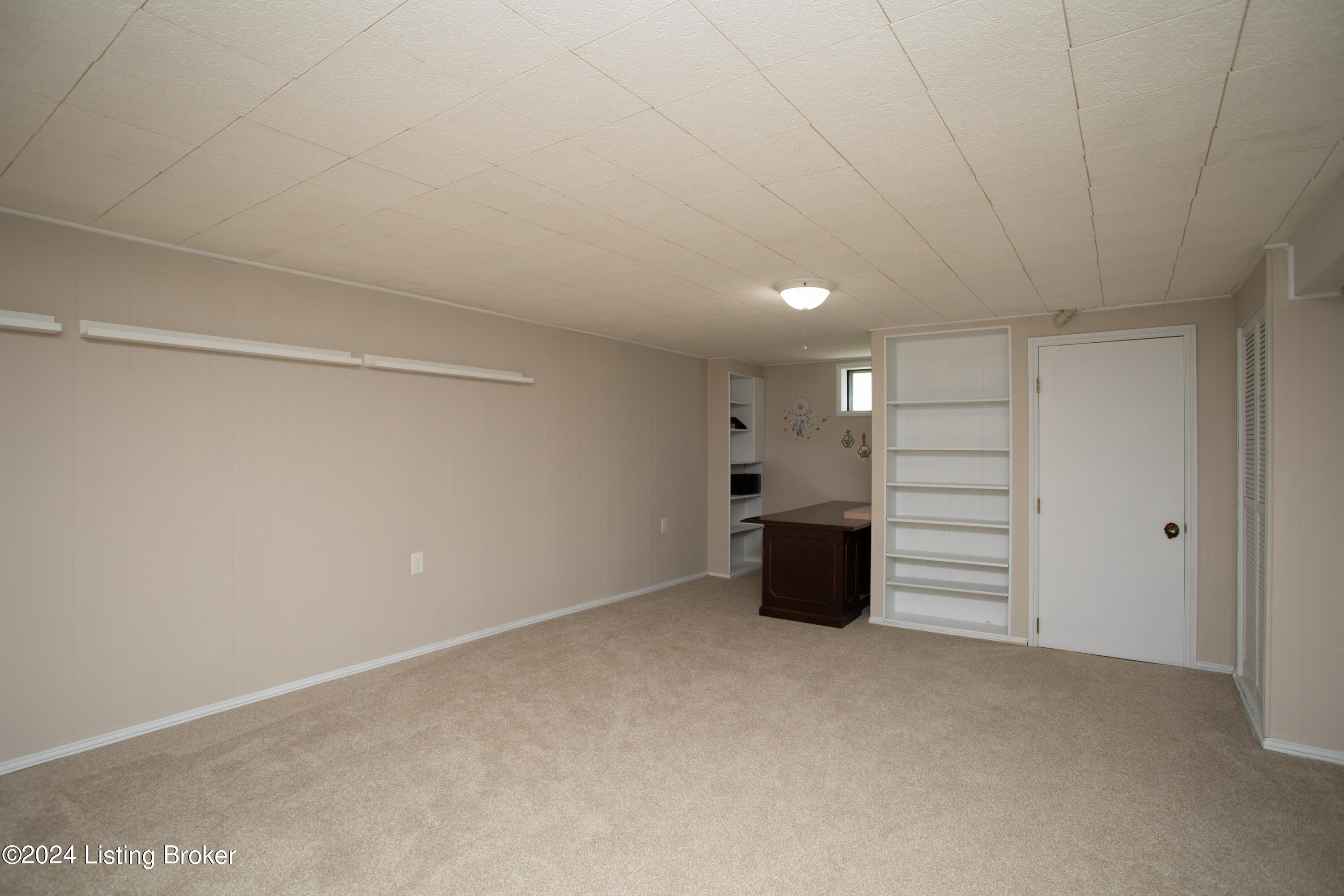 635 Alger Ave