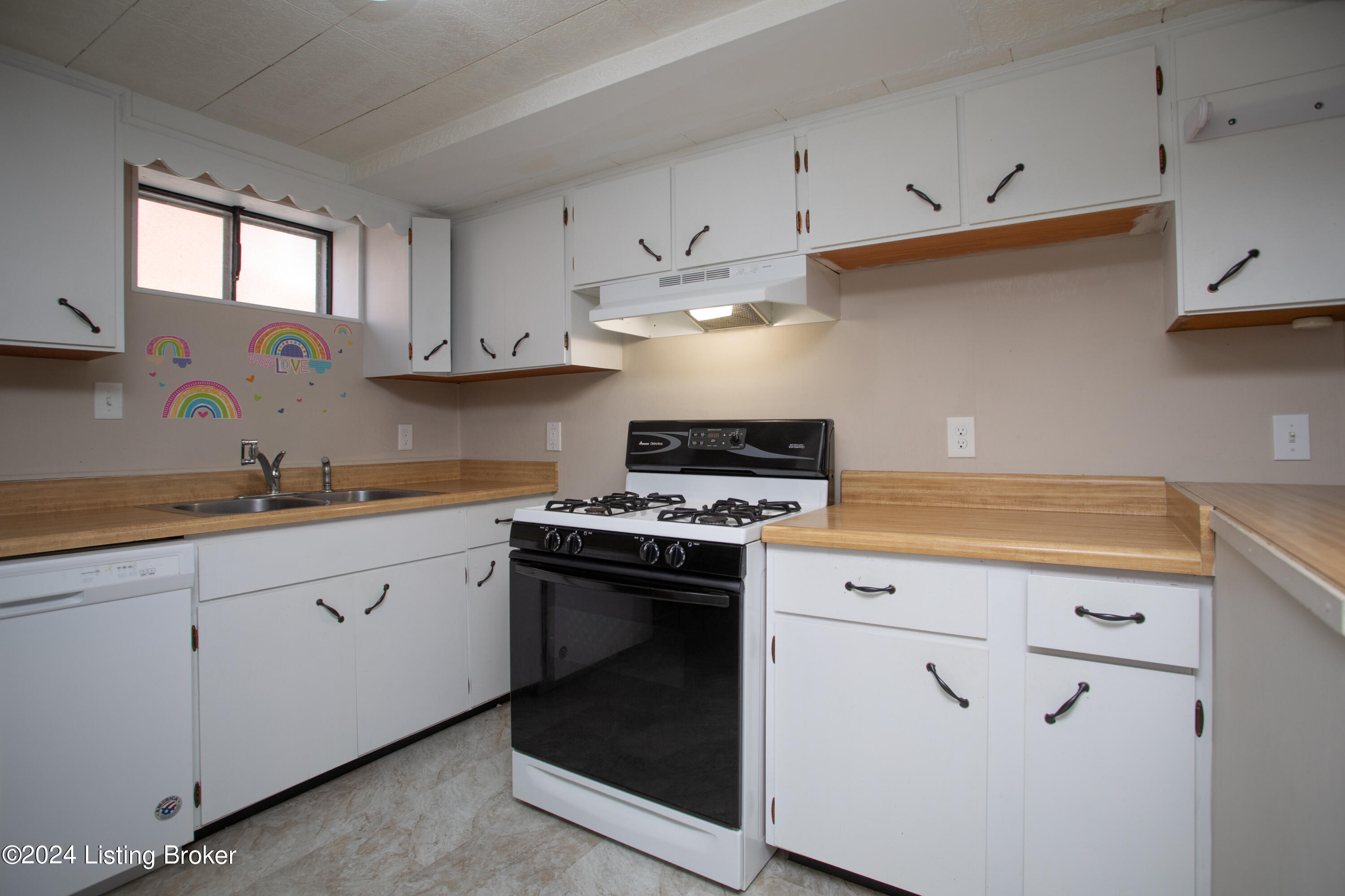 635 Alger Ave