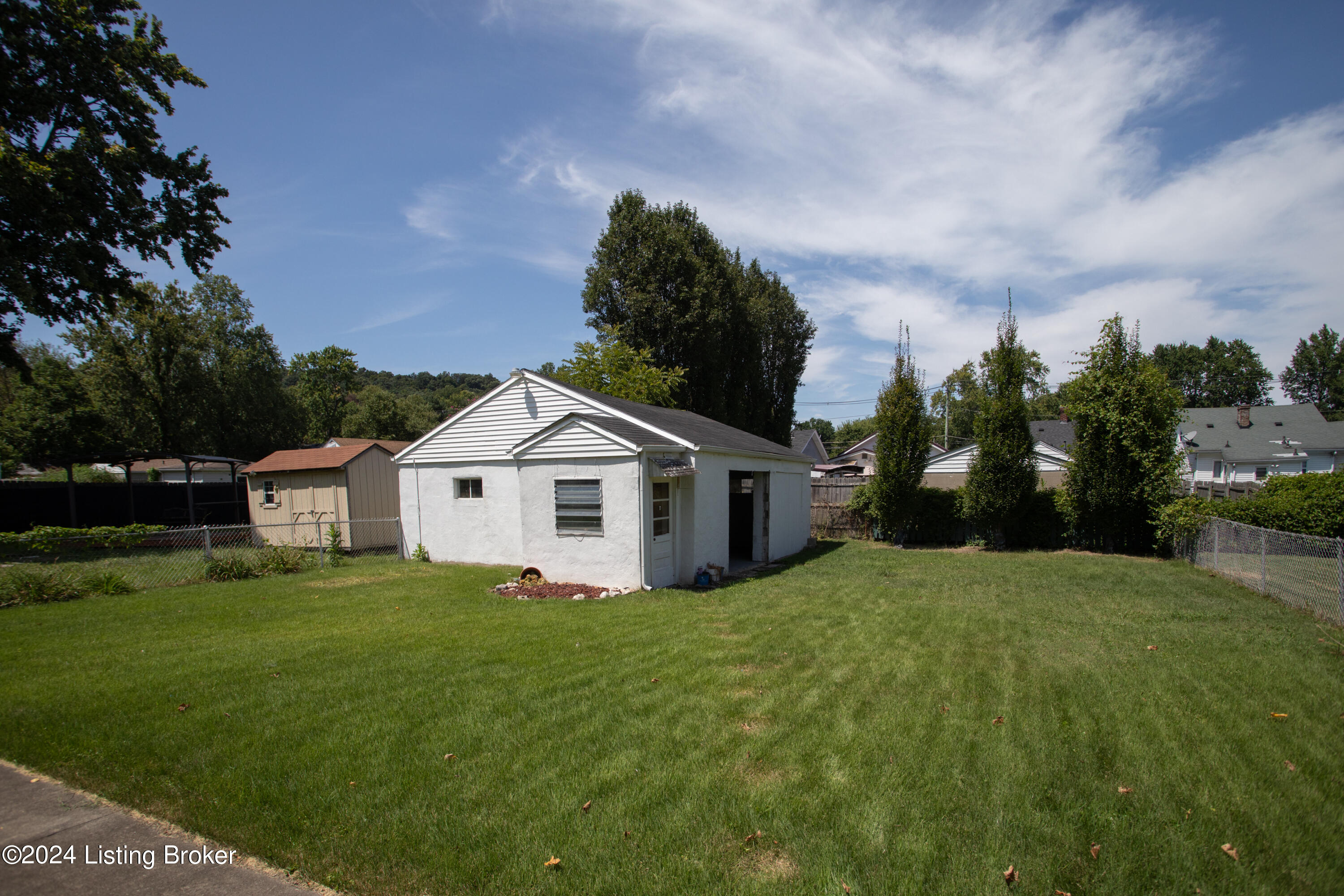 635 Alger Ave