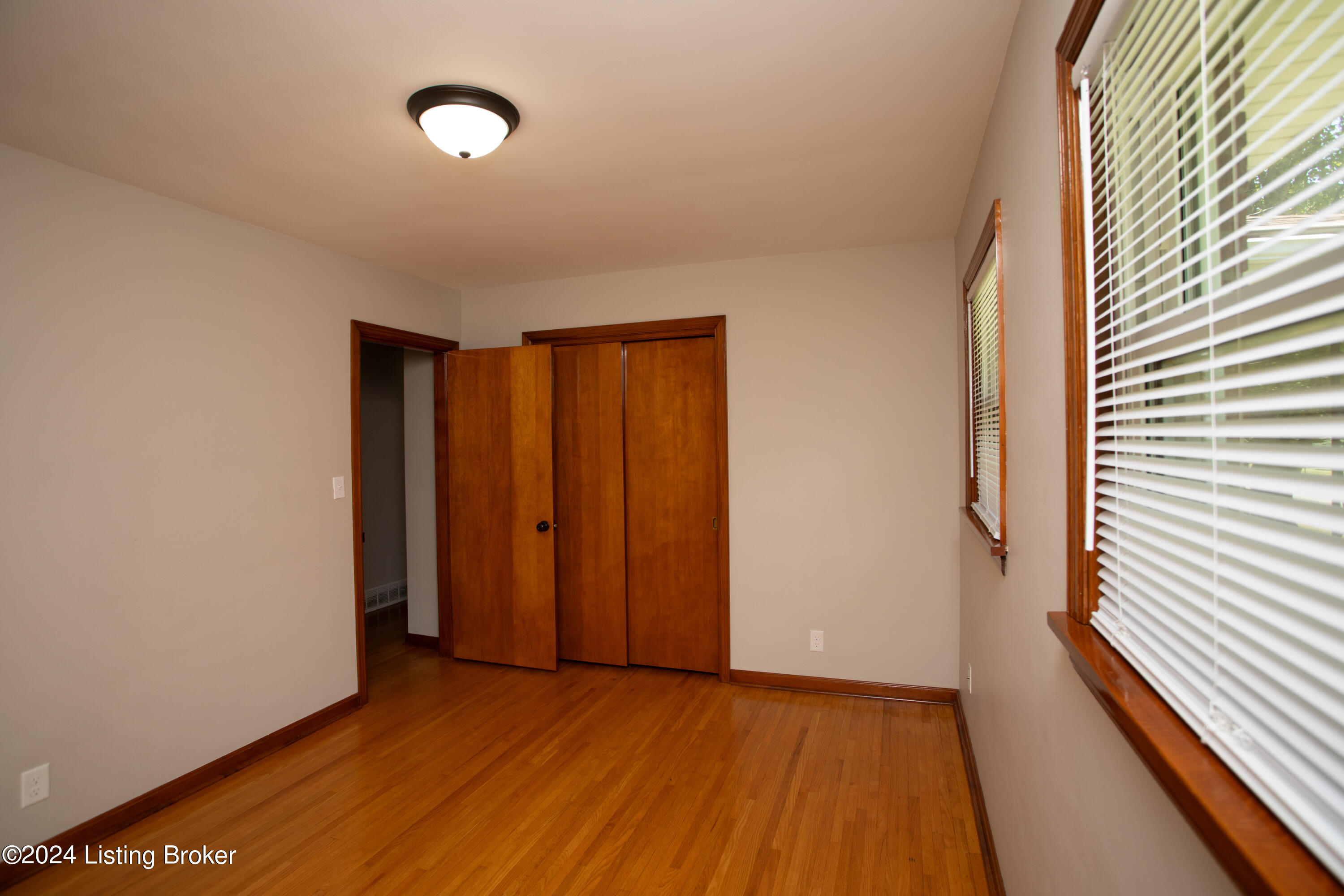 635 Alger Ave