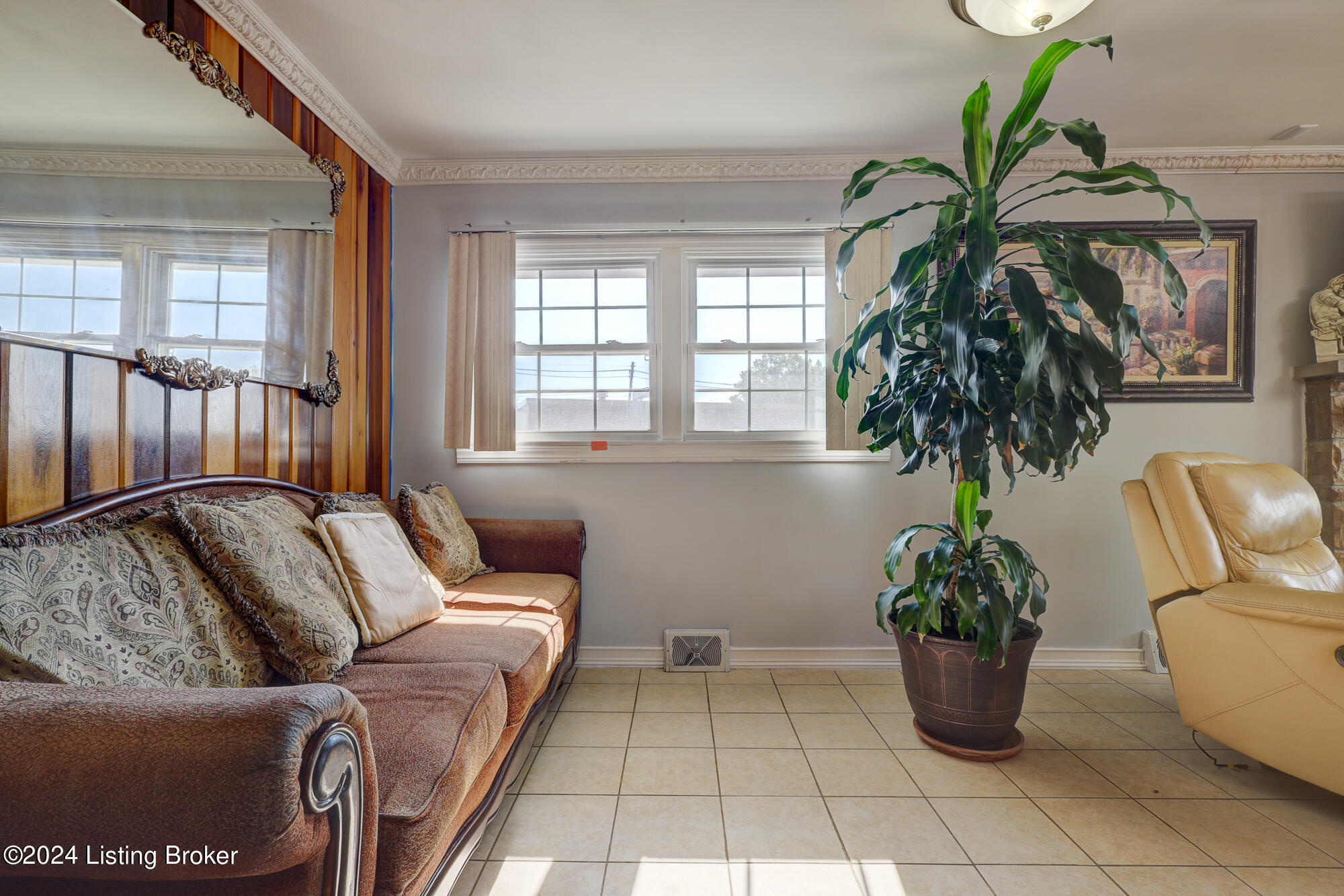 427 E Kenwood Dr