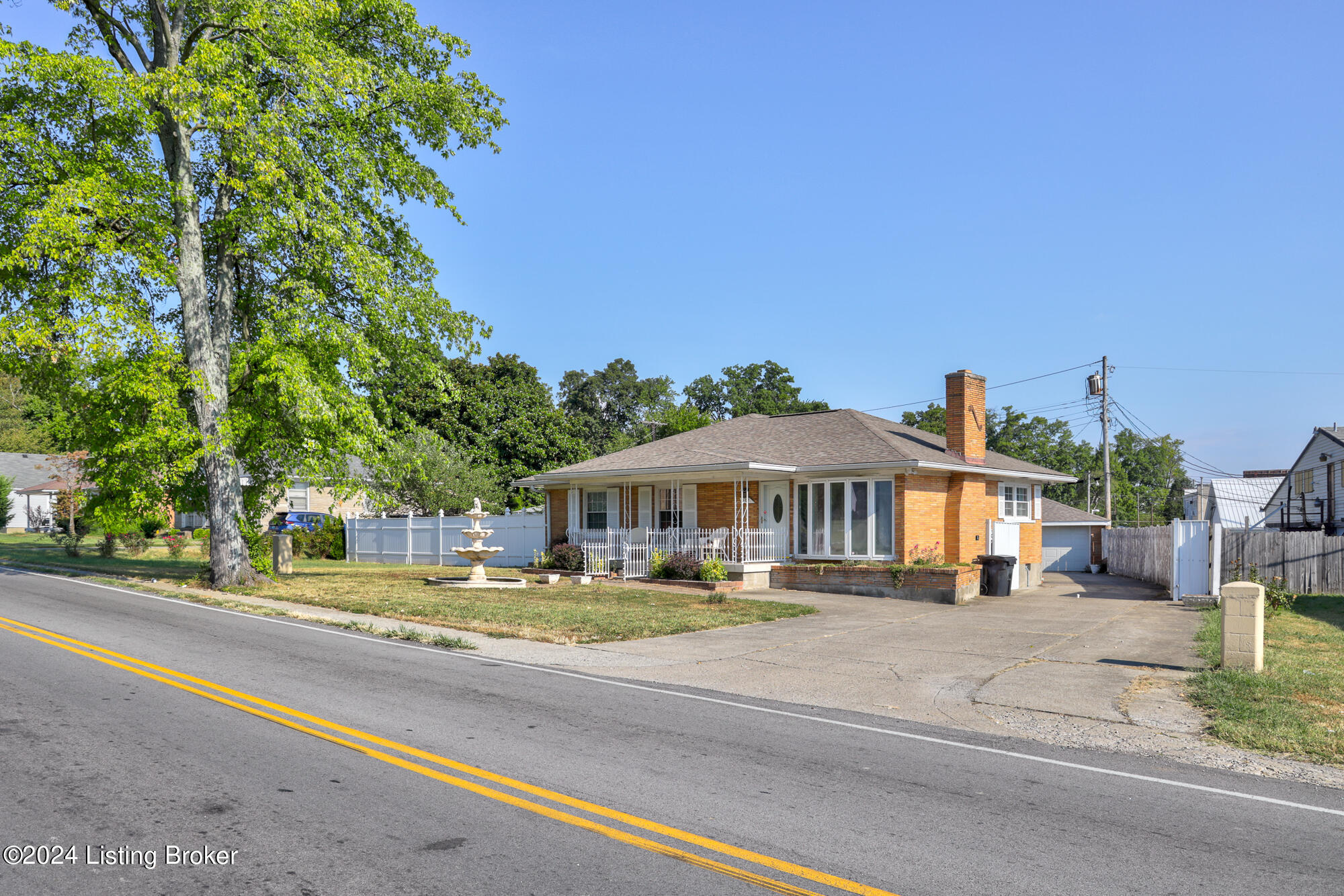 427 E Kenwood Dr