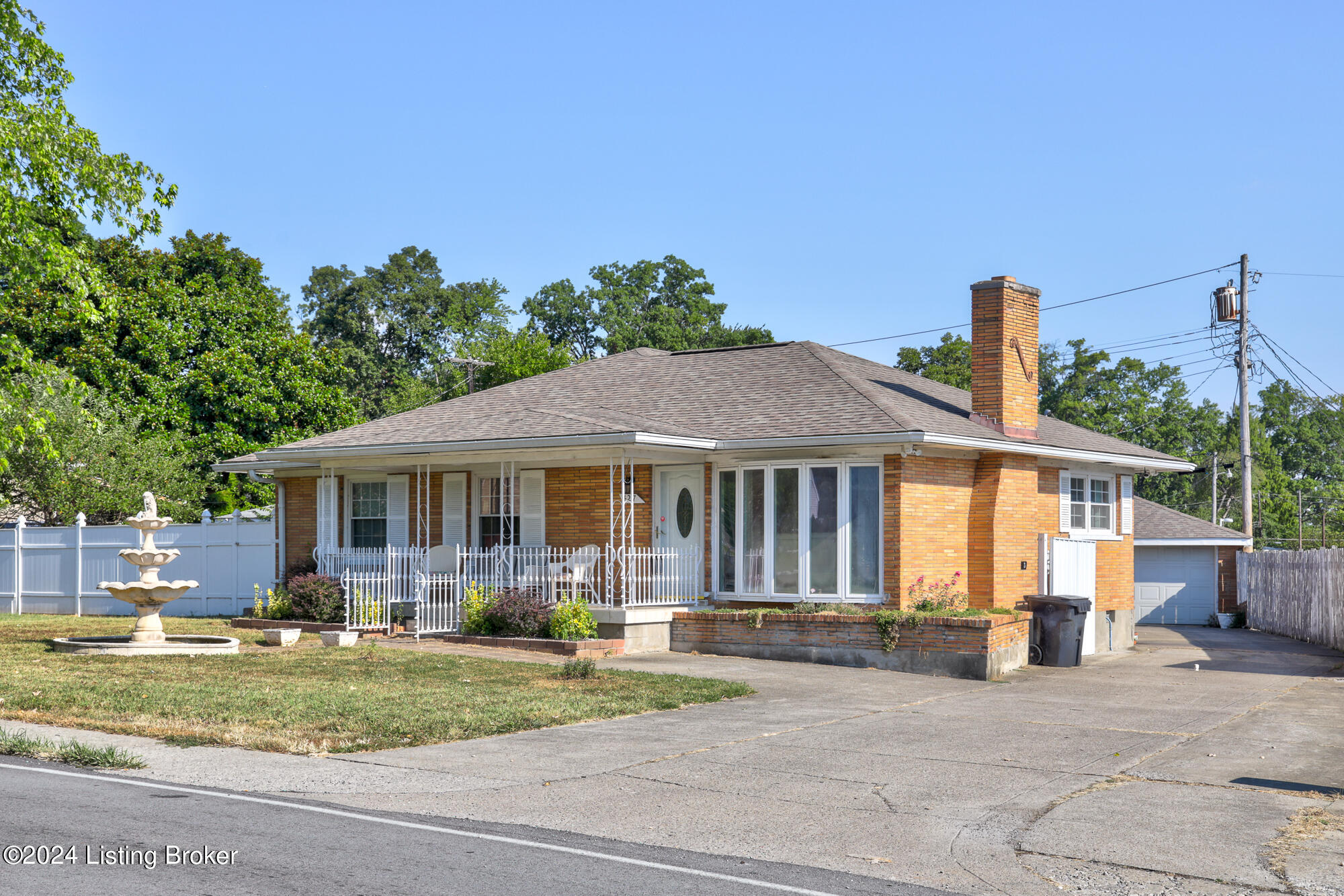 427 E Kenwood Dr