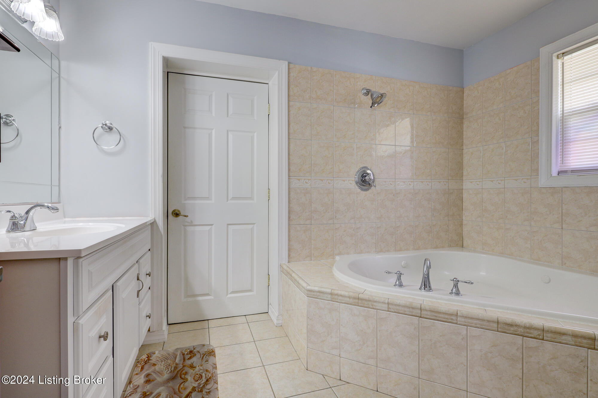427 E Kenwood Dr