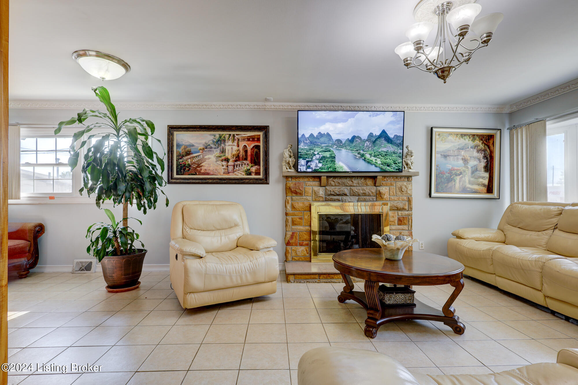 427 E Kenwood Dr