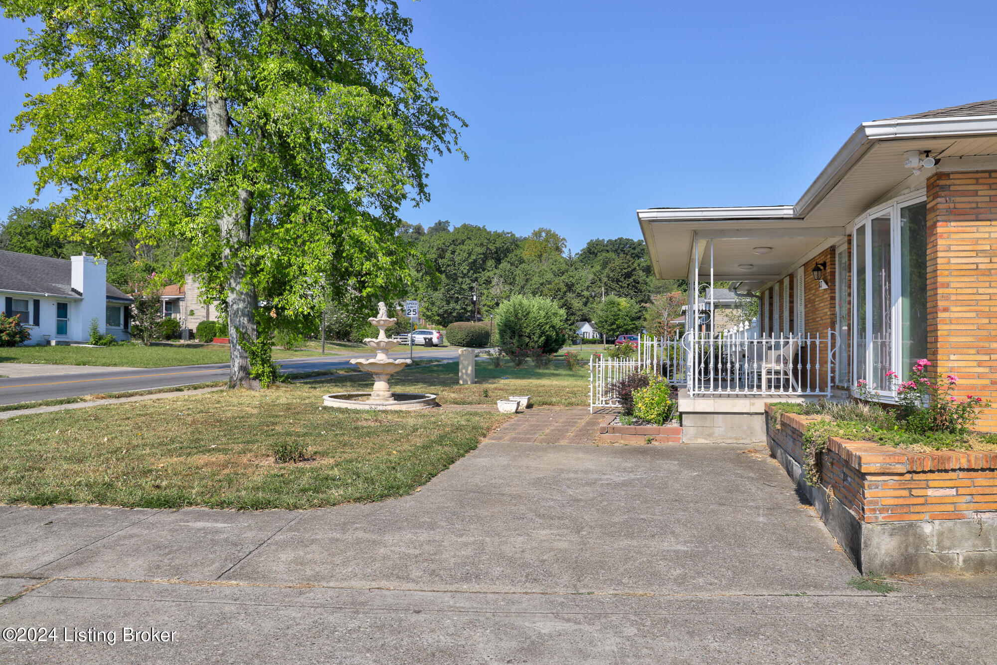427 E Kenwood Dr