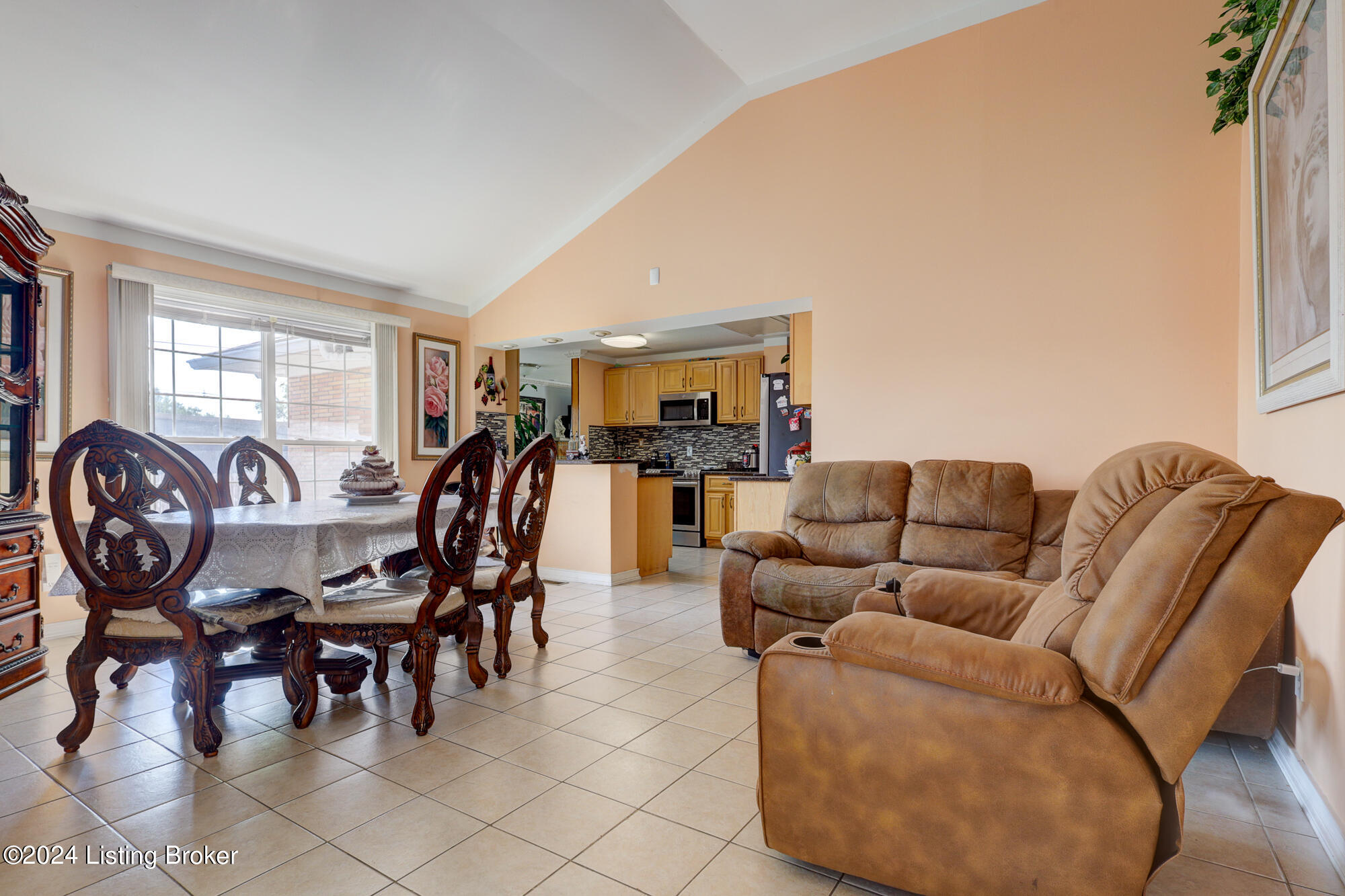 427 E Kenwood Dr