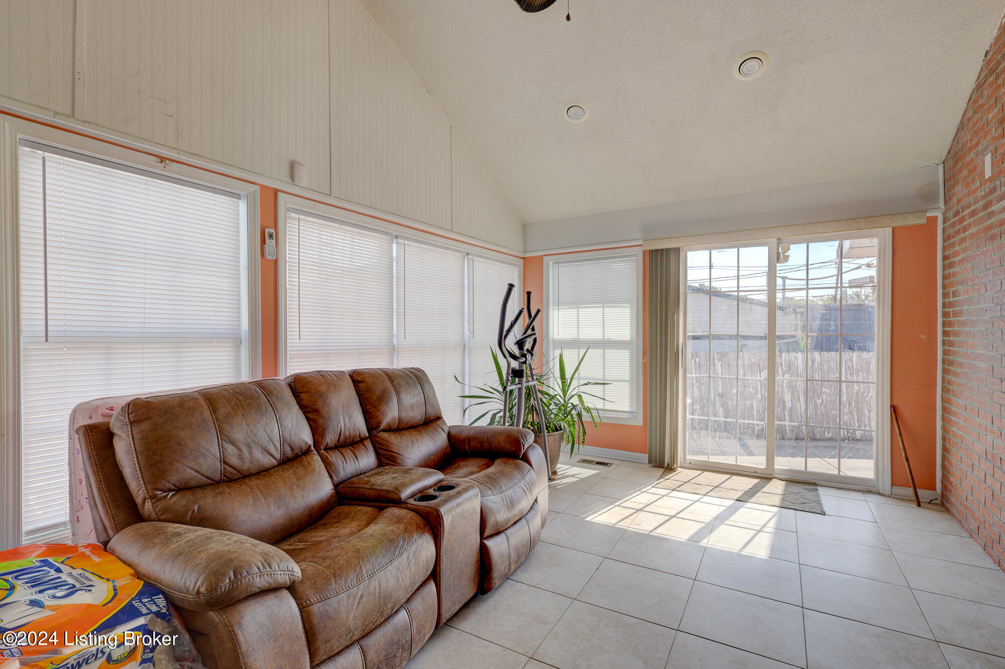 427 E Kenwood Dr