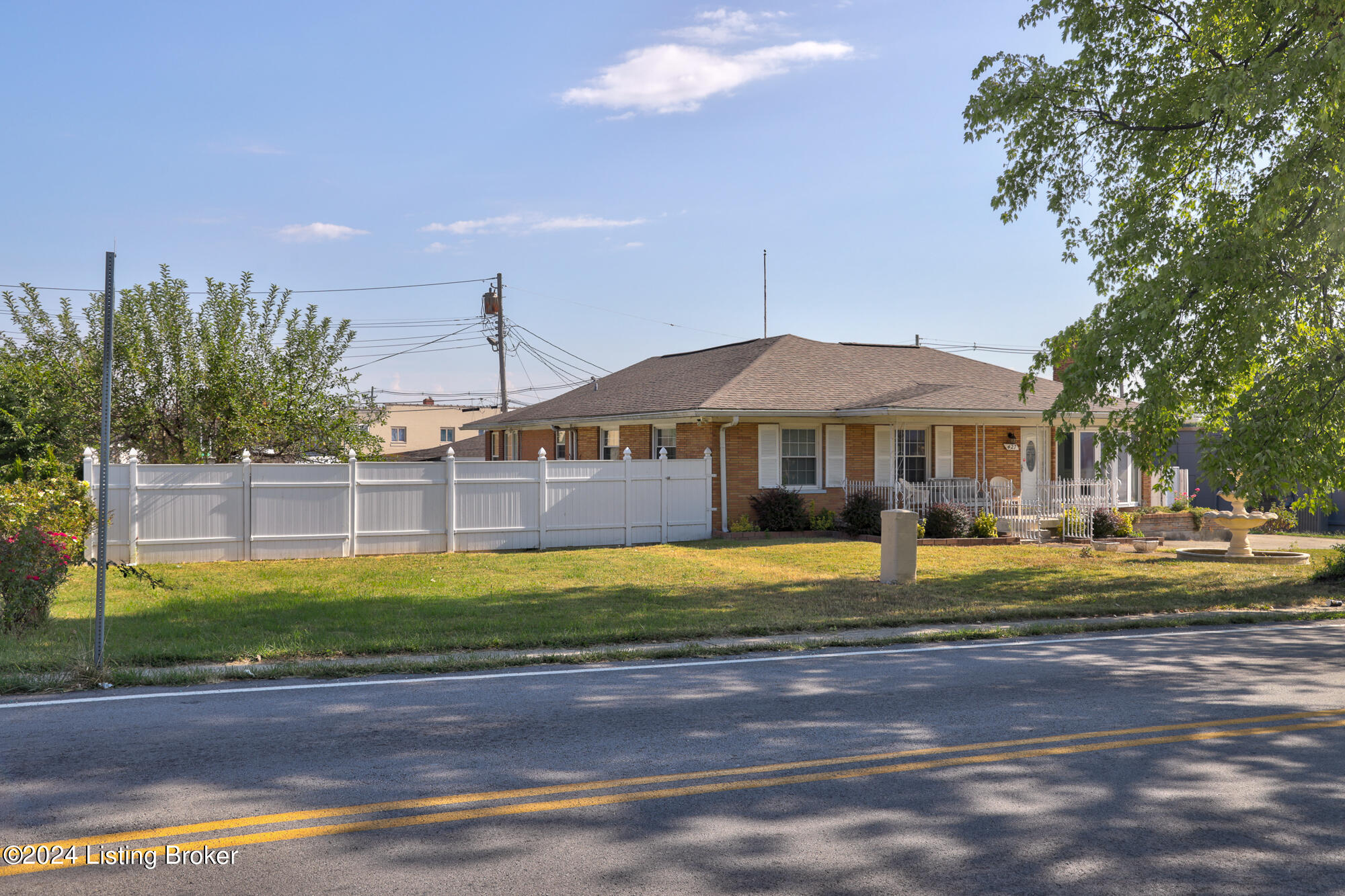 427 E Kenwood Dr