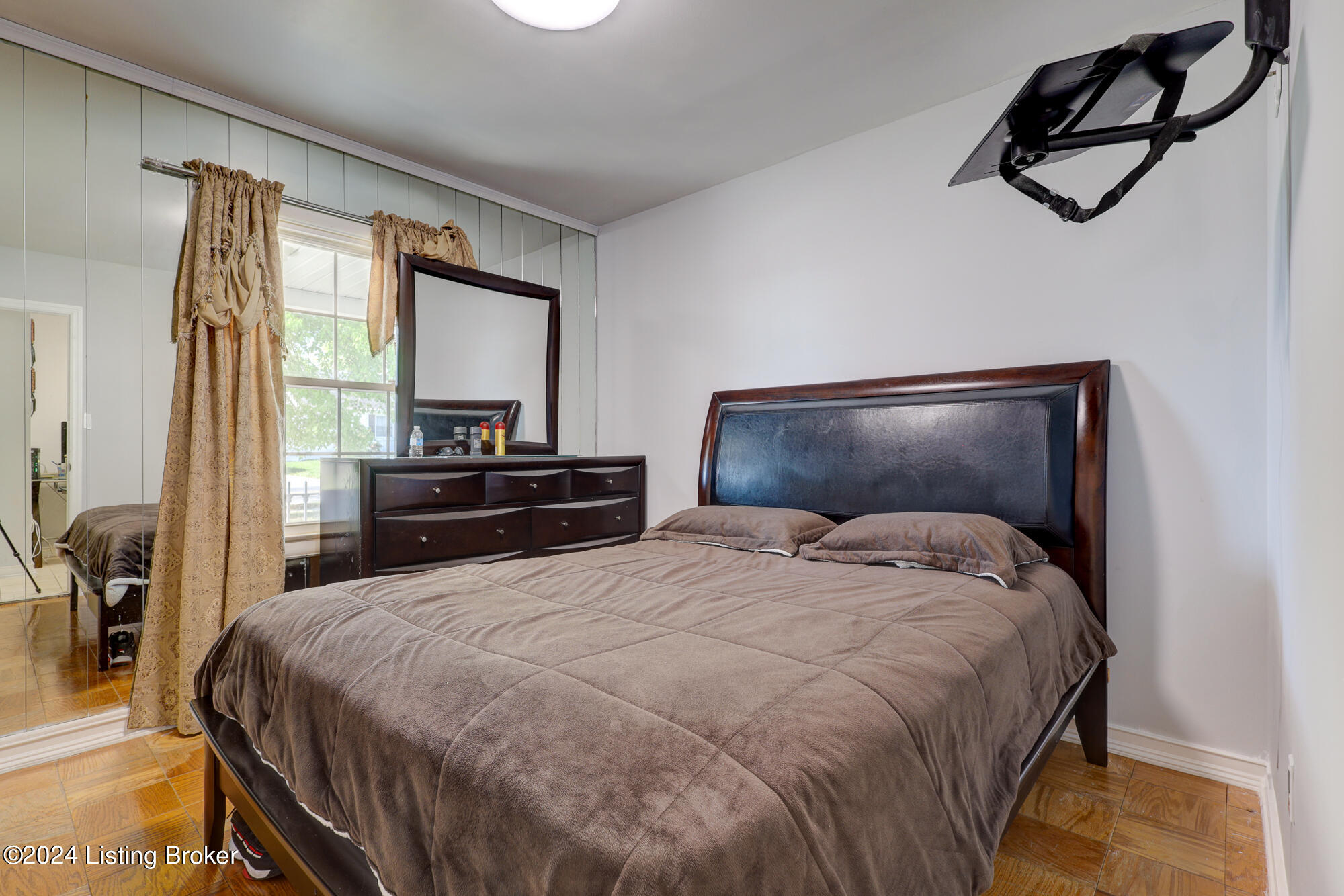427 E Kenwood Dr