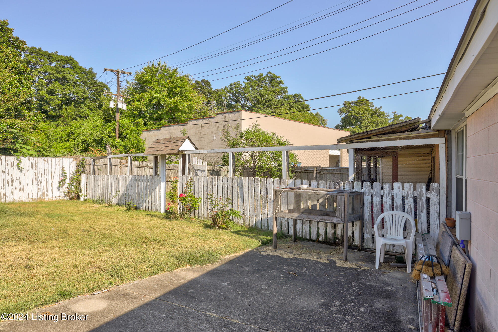 427 E Kenwood Dr