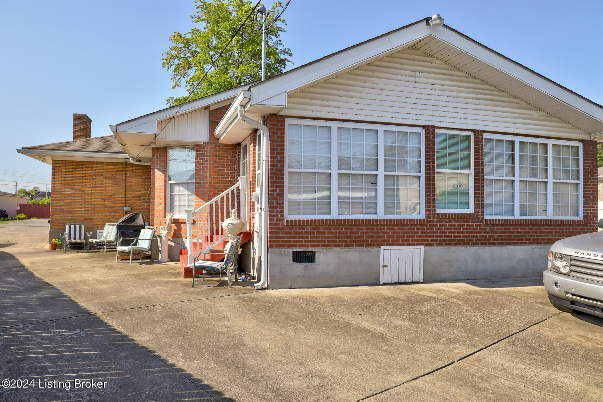 427 E Kenwood Dr