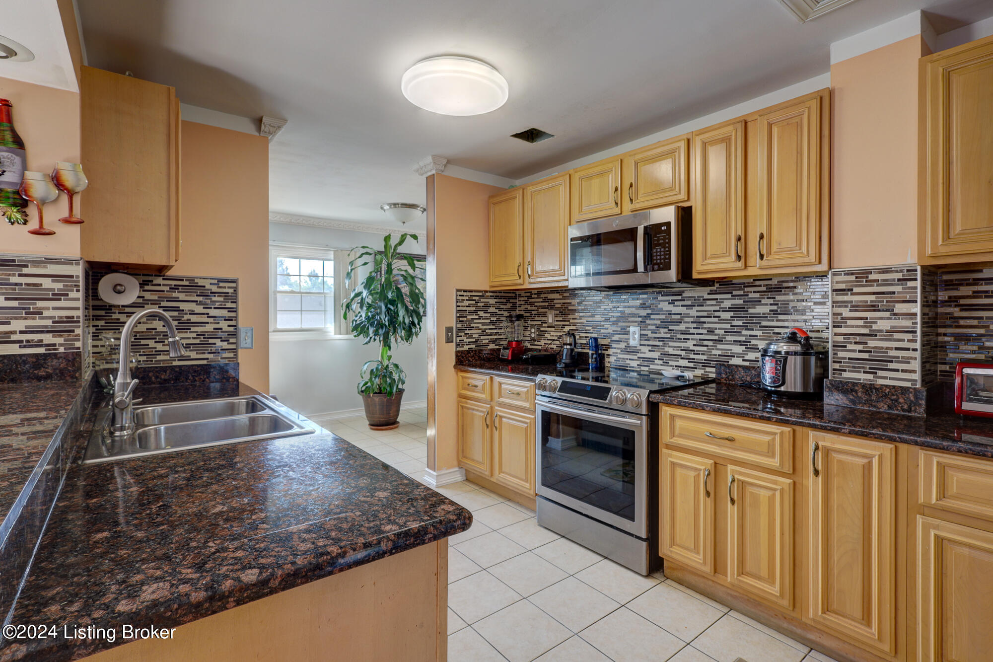 427 E Kenwood Dr