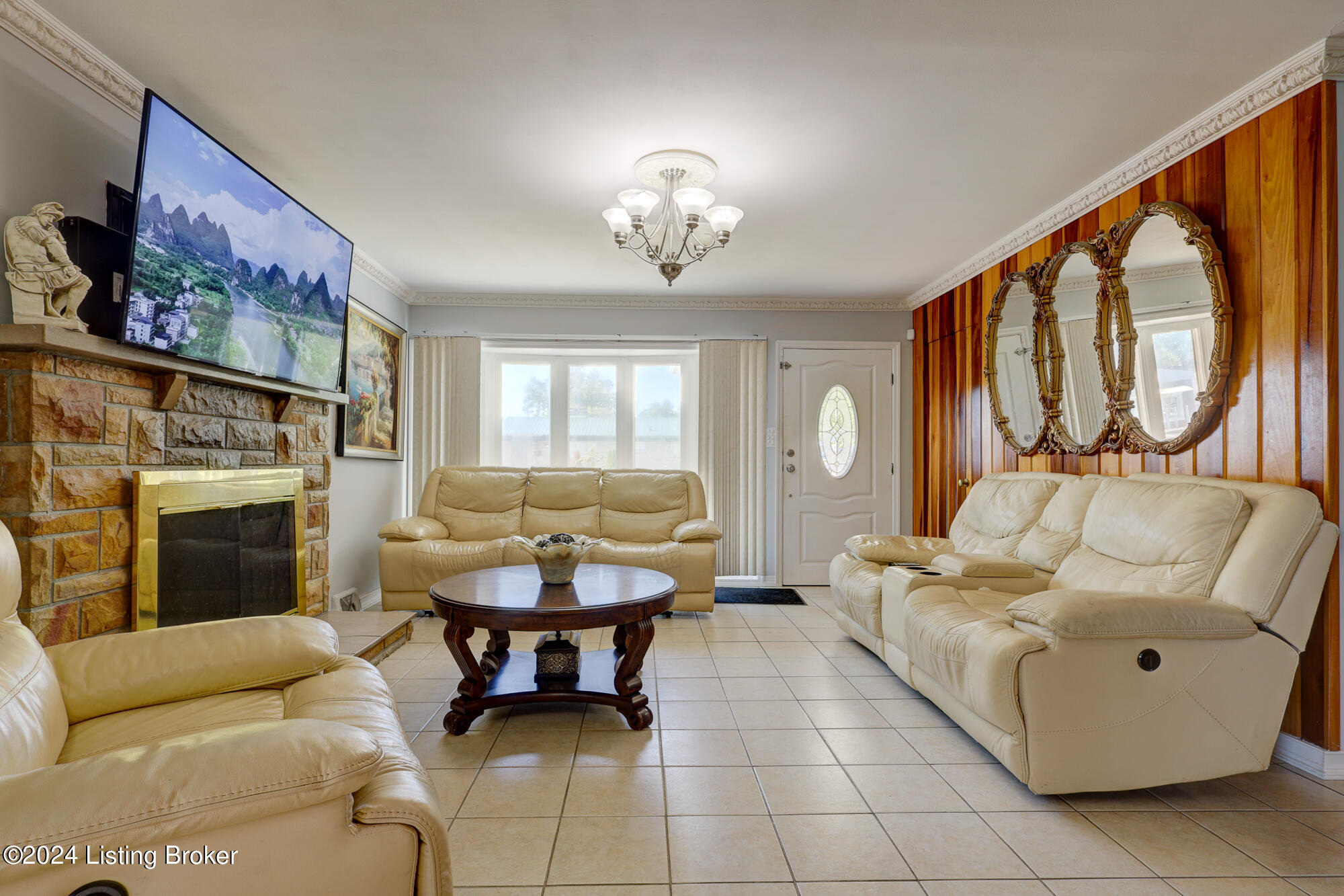 427 E Kenwood Dr