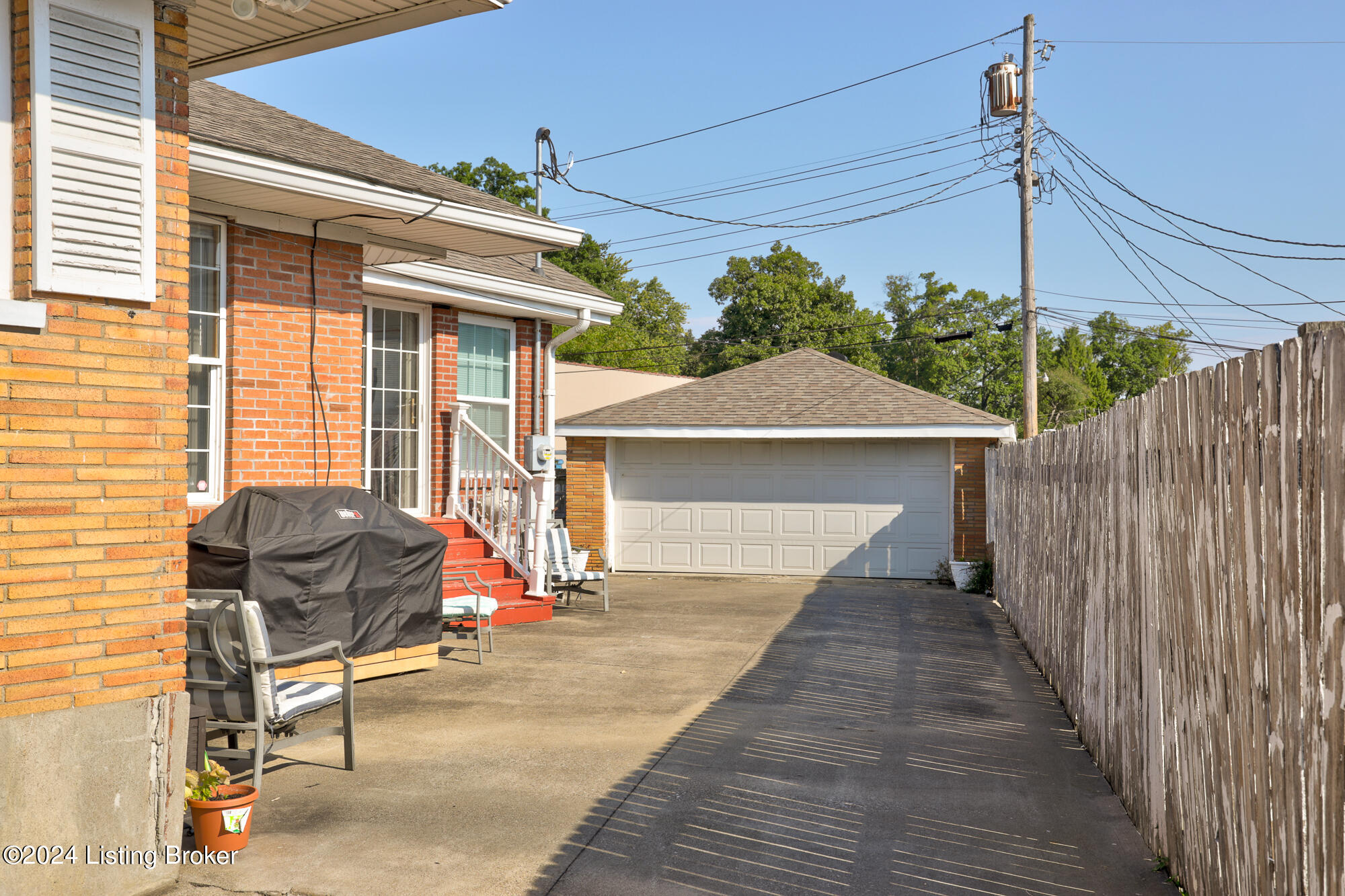 427 E Kenwood Dr