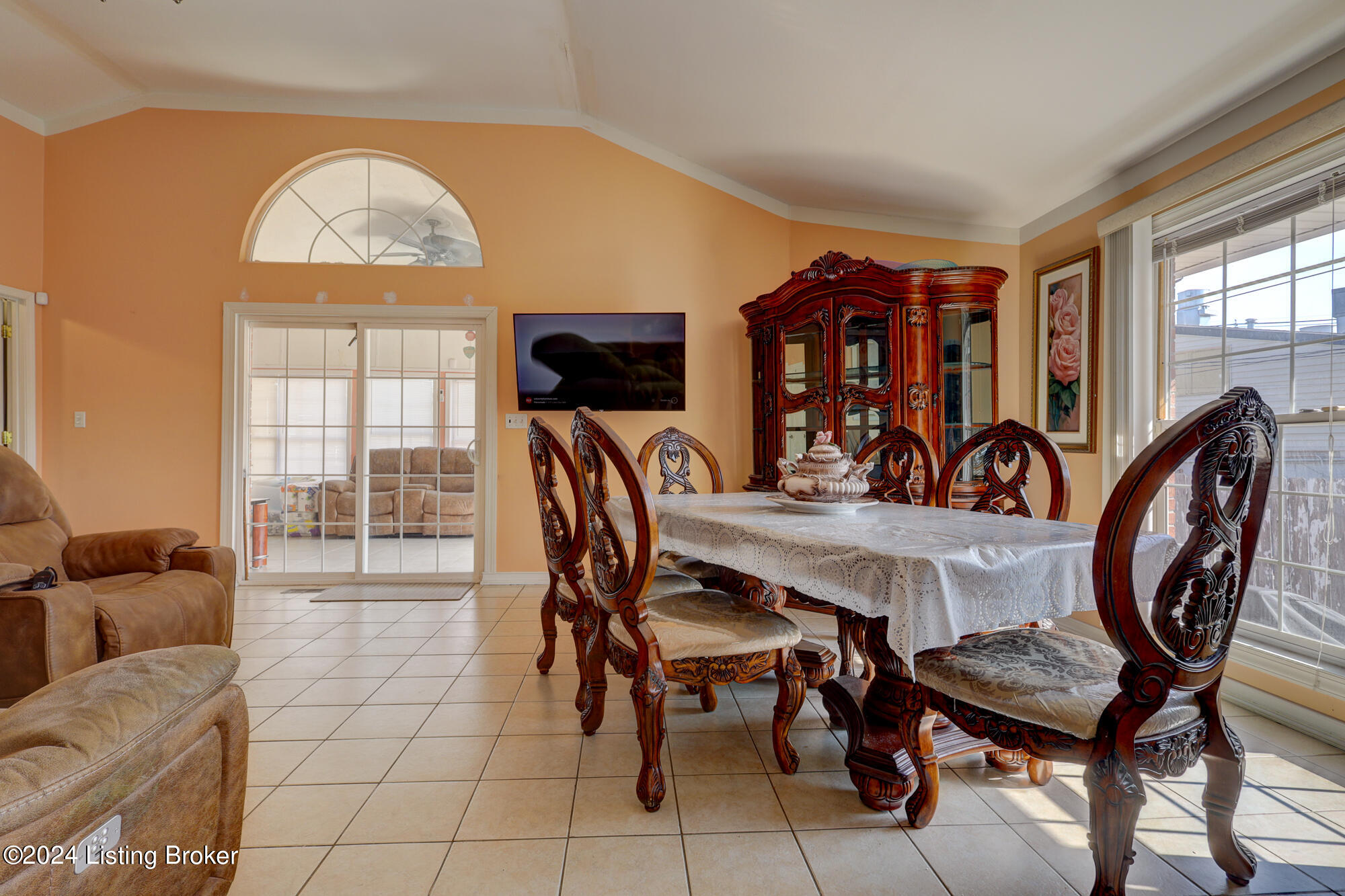 427 E Kenwood Dr