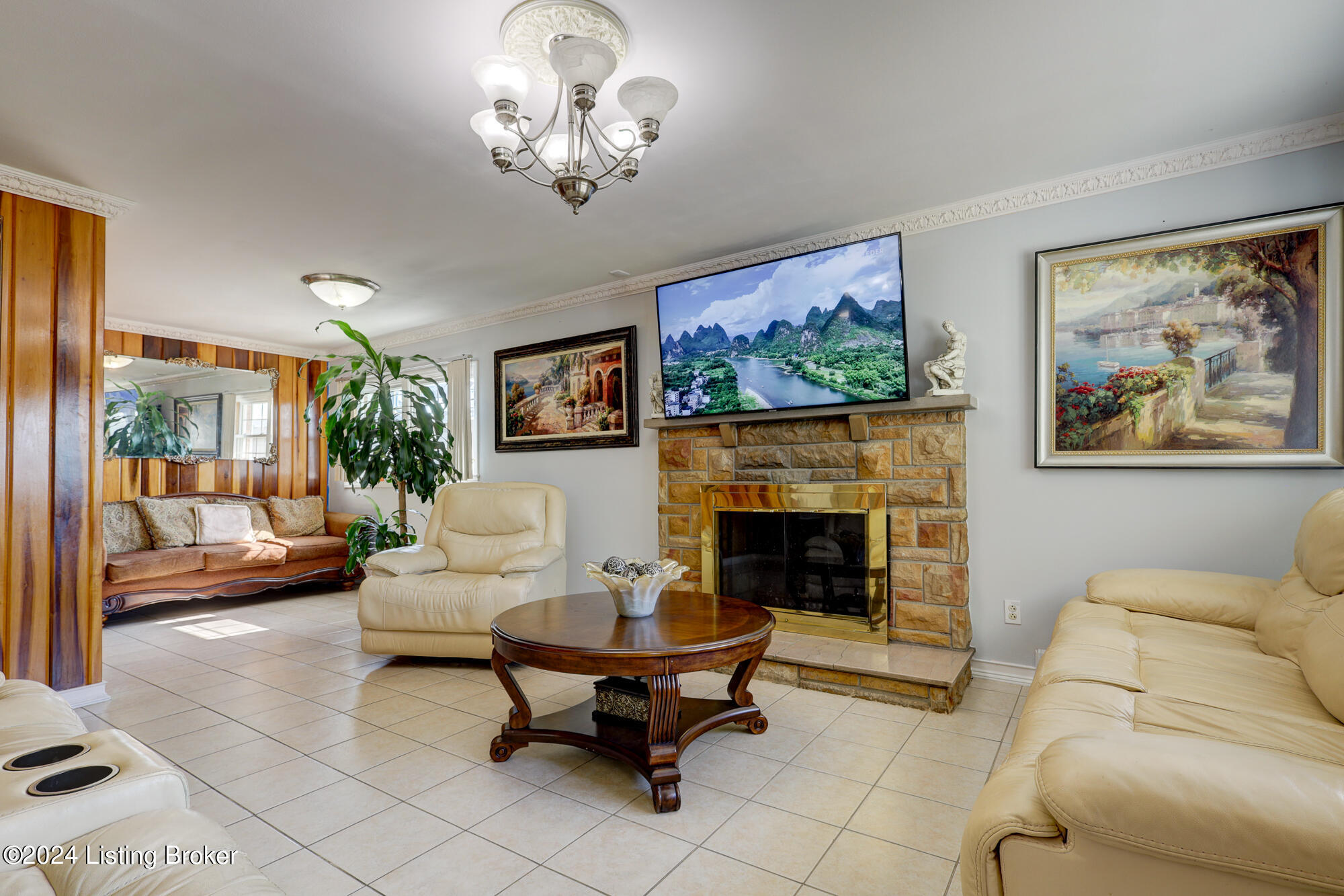 427 E Kenwood Dr