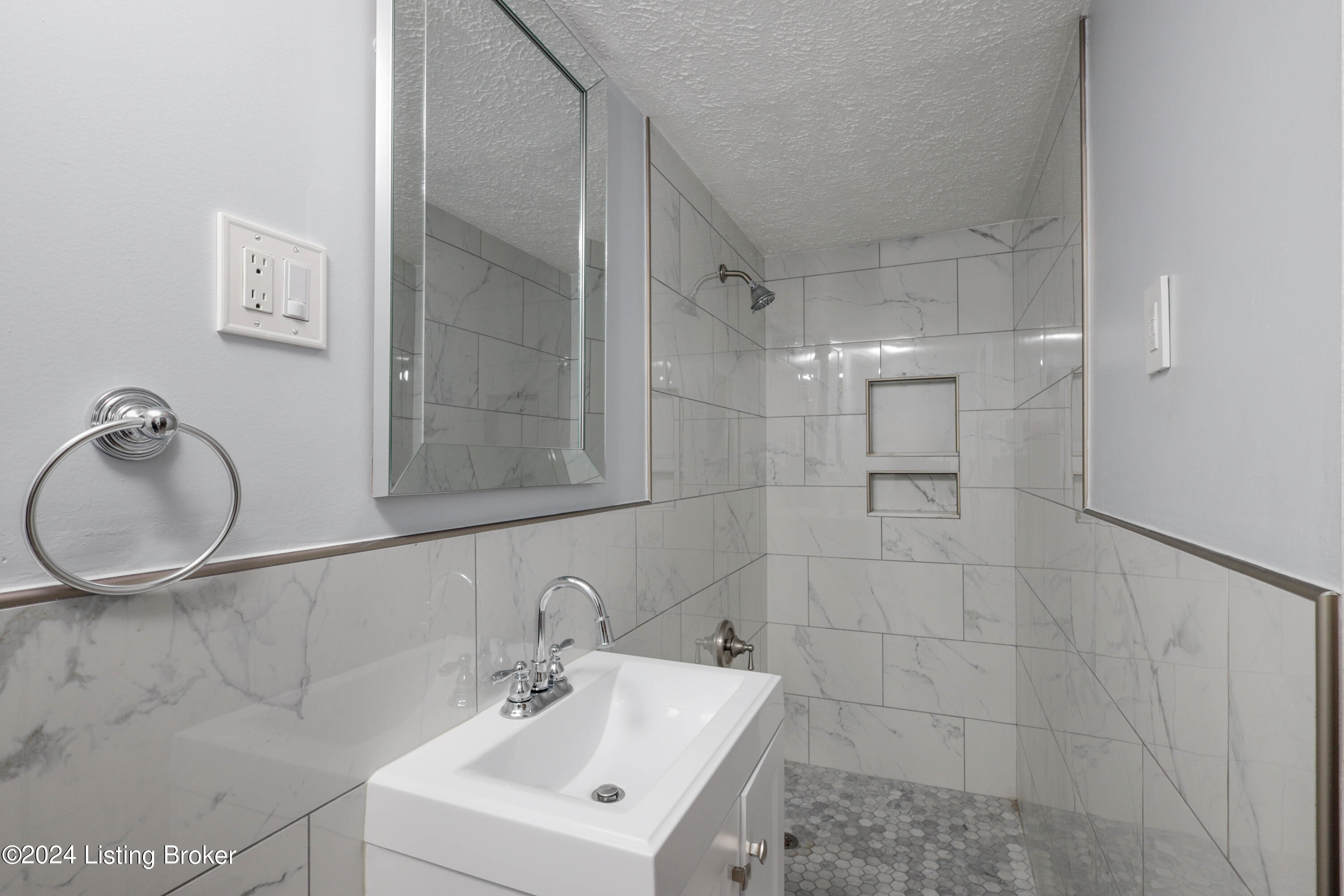 5005 Runic Way