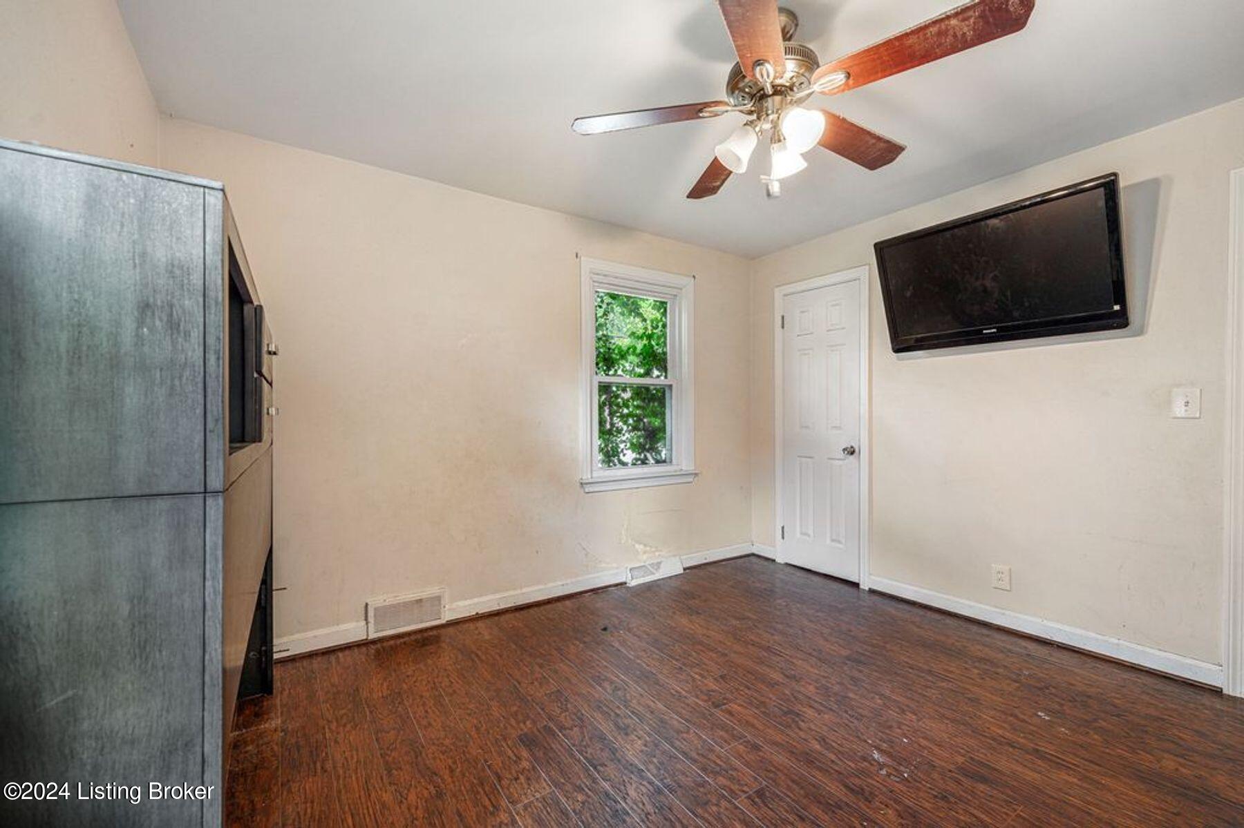 5335 Stephan Dr